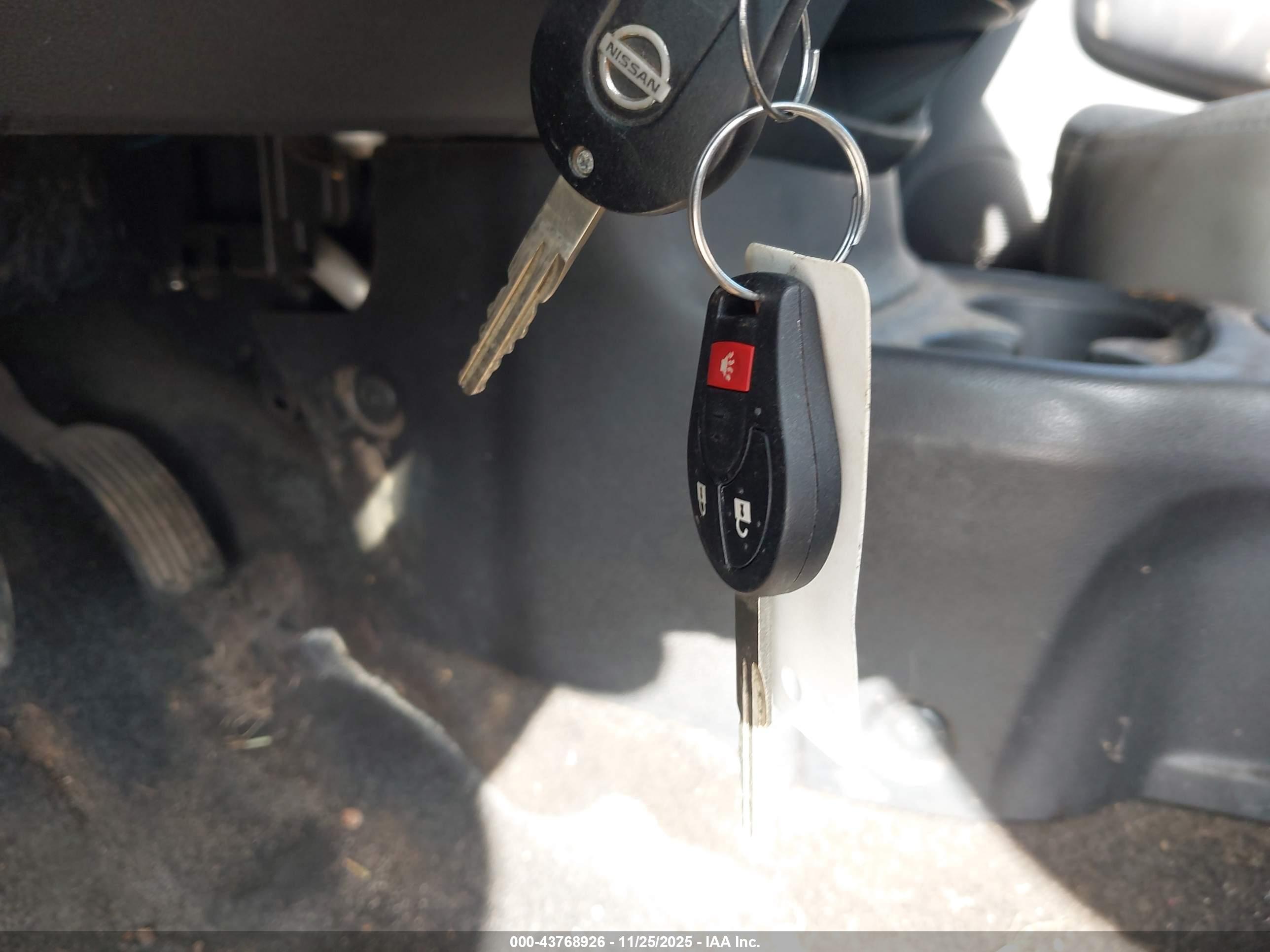 NISSAN VERSA image 11