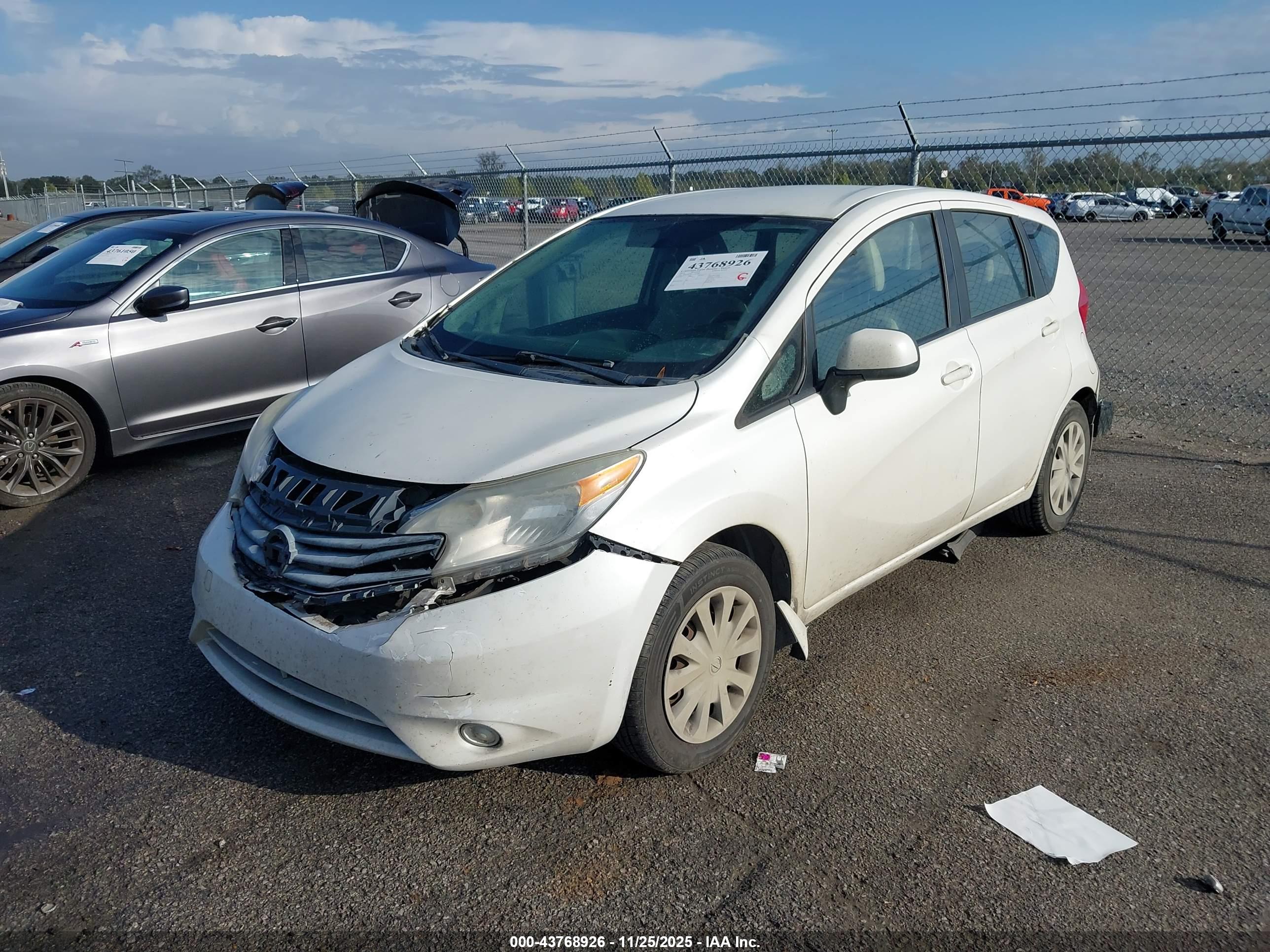 NISSAN VERSA image 2