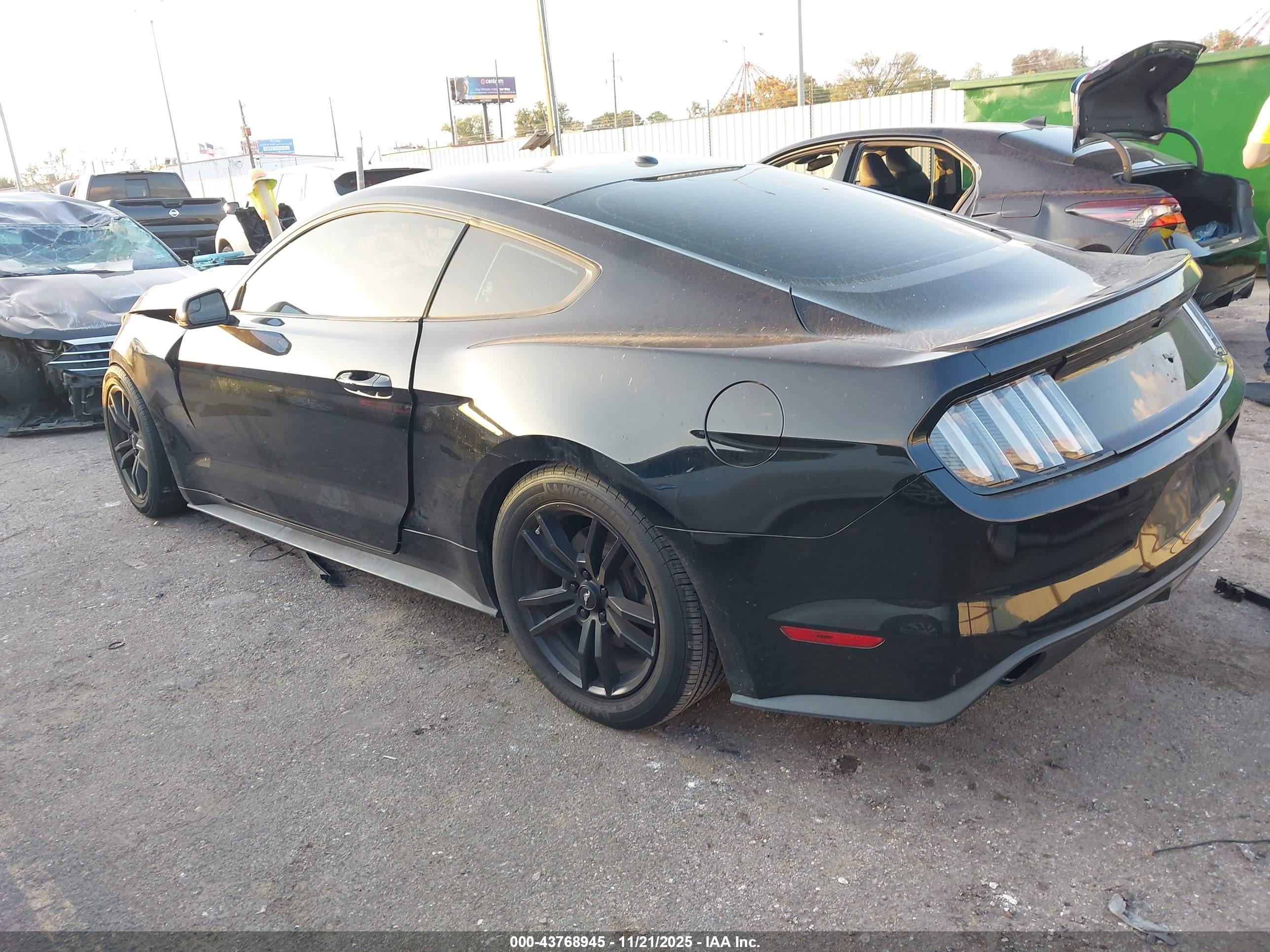 FORD MUSTANG image 3