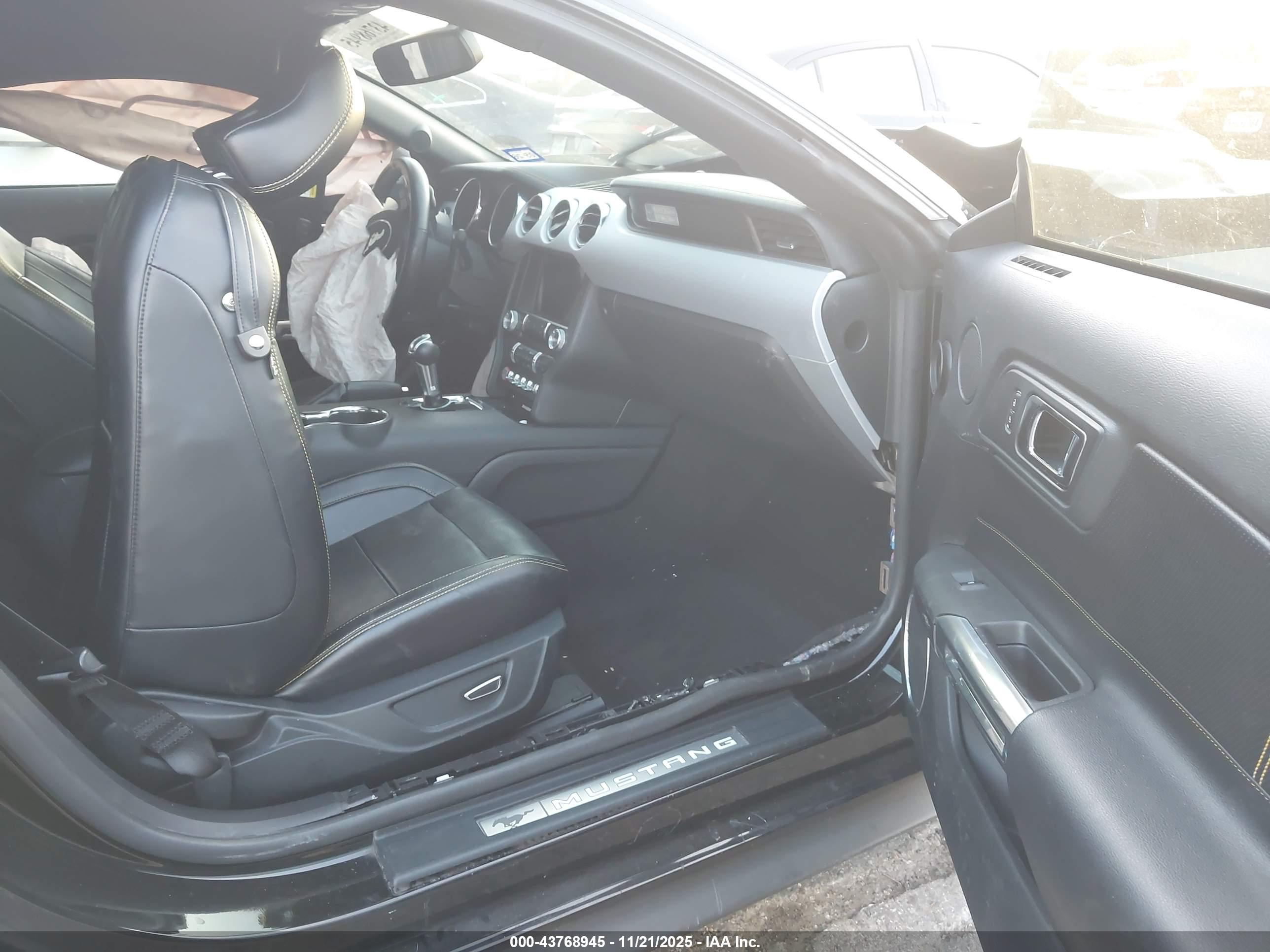 FORD MUSTANG image 5