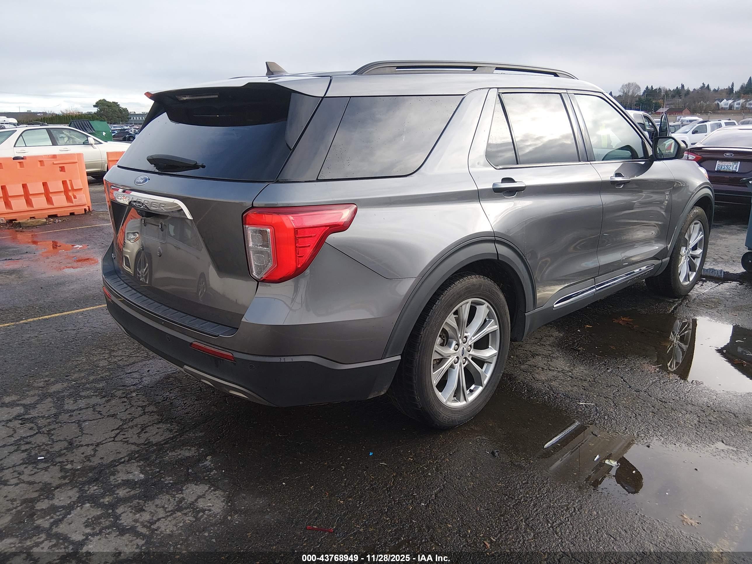 FORD EXPLORER image 4