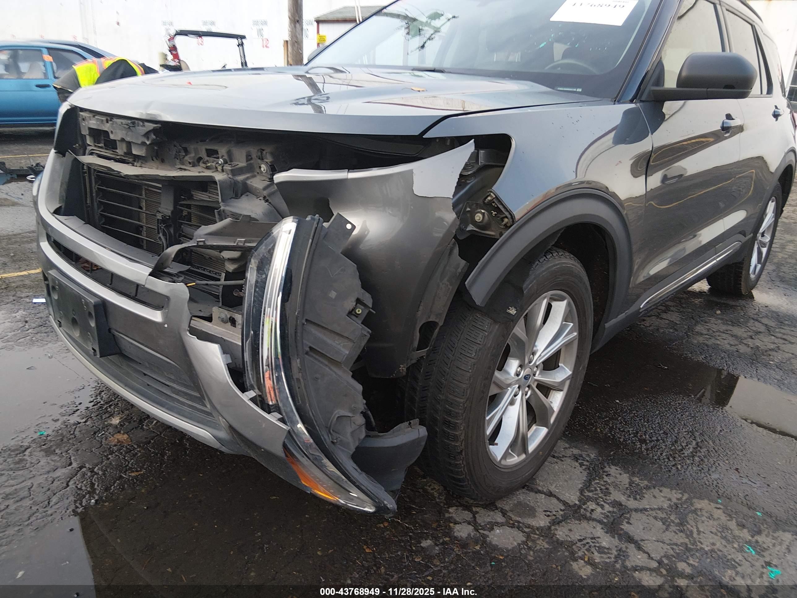 FORD EXPLORER image 6