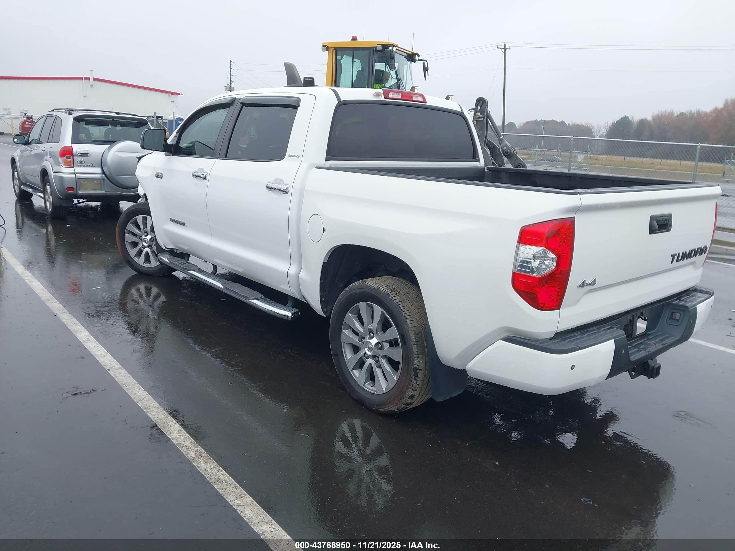 TOYOTA TUNDRA image 3