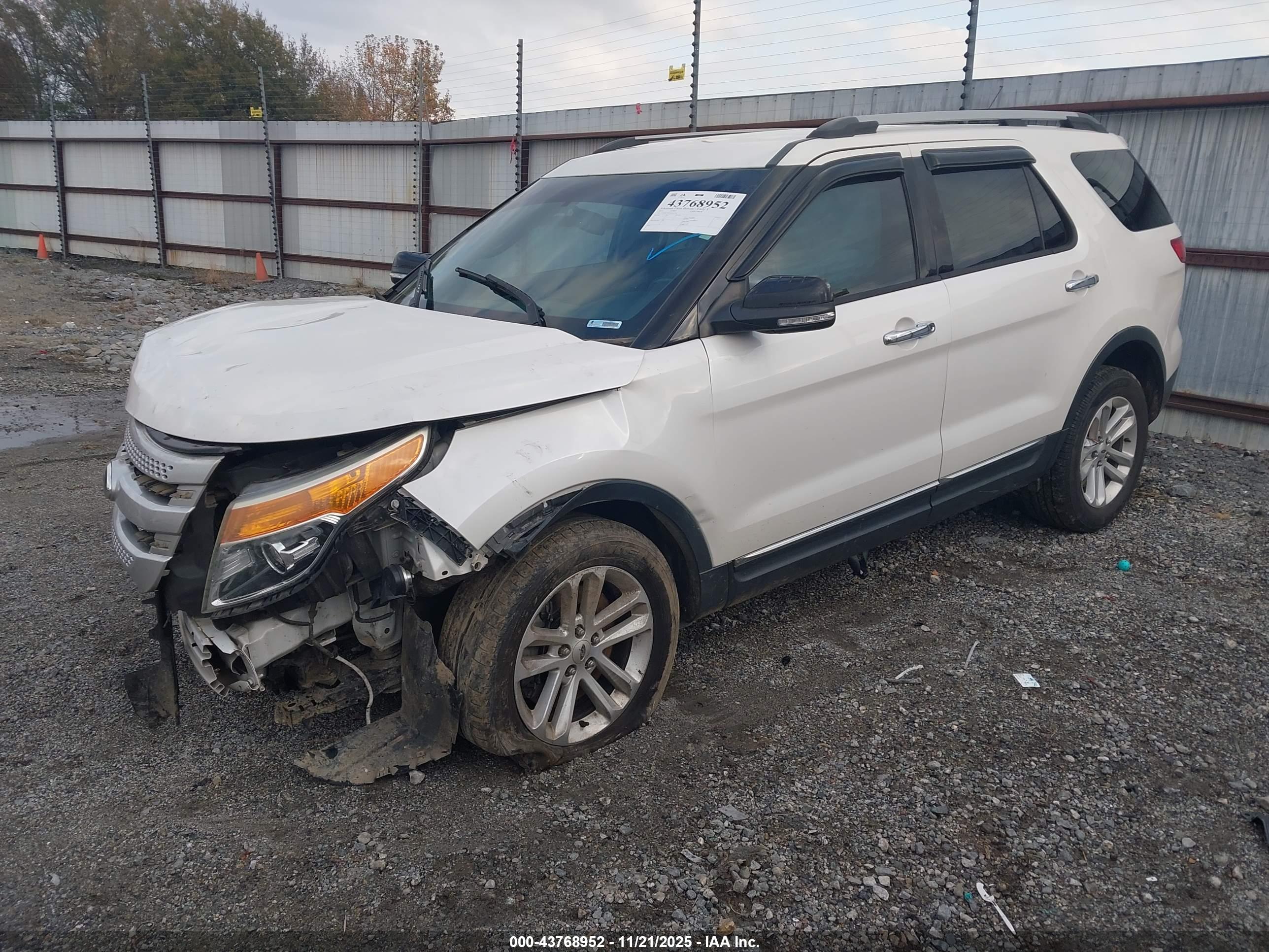 FORD EXPLORER image 2
