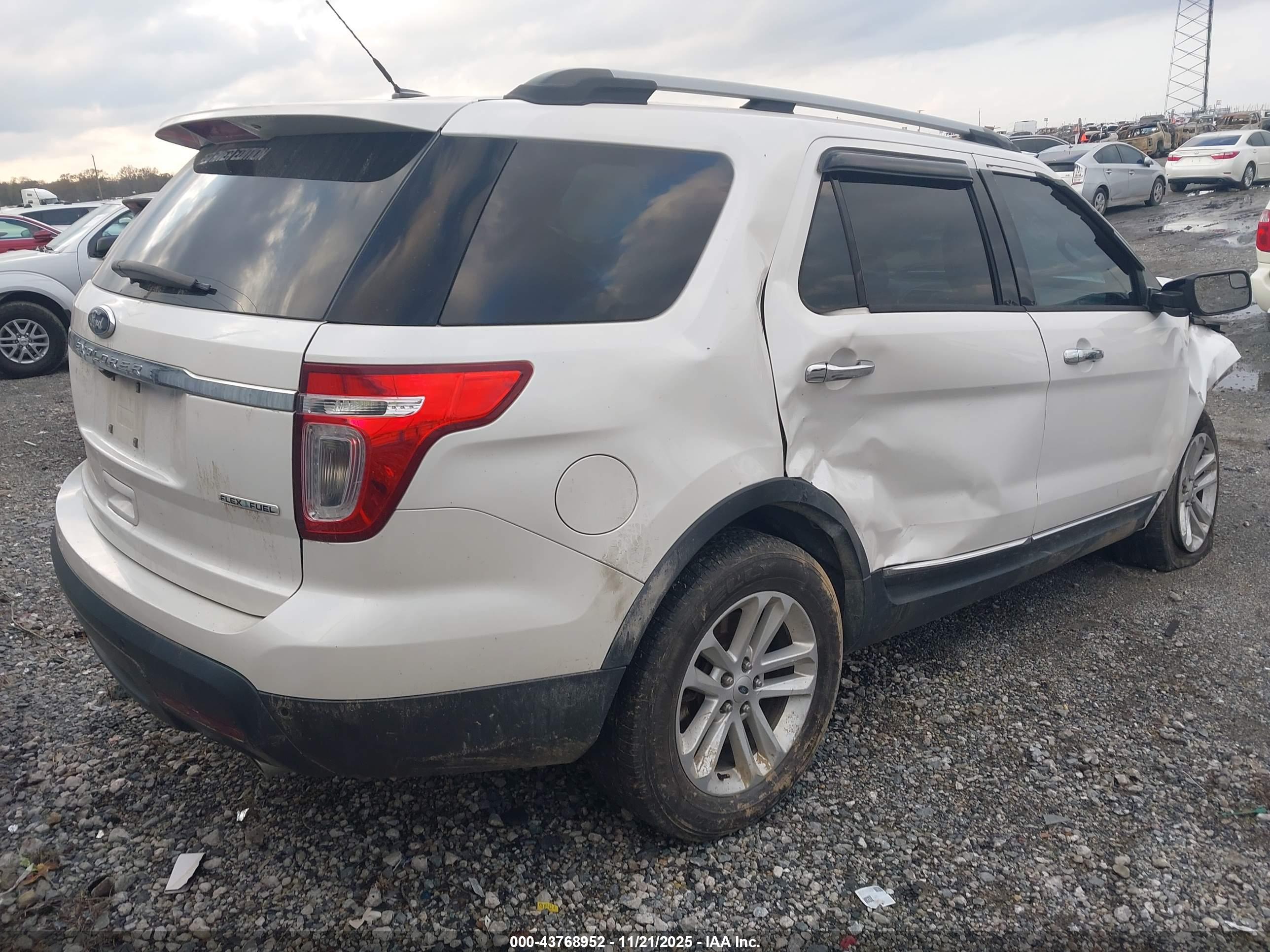 FORD EXPLORER image 4