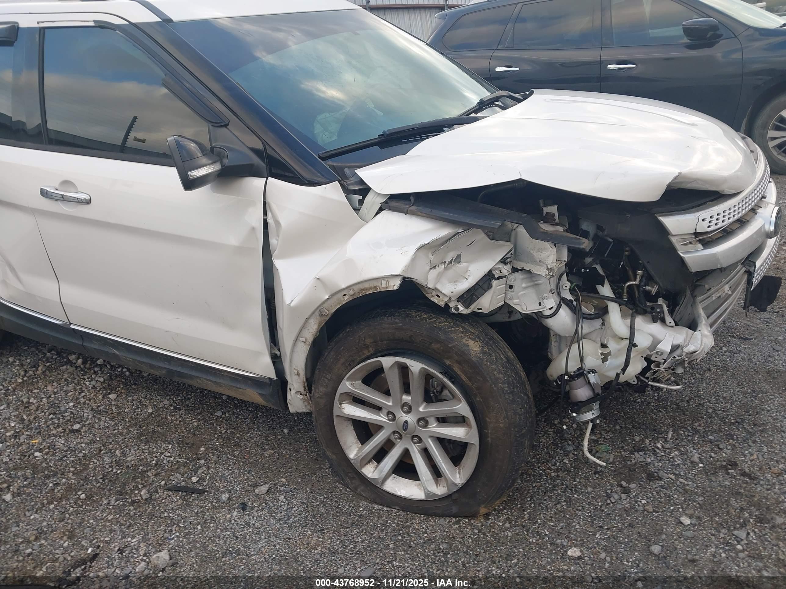 FORD EXPLORER image 6
