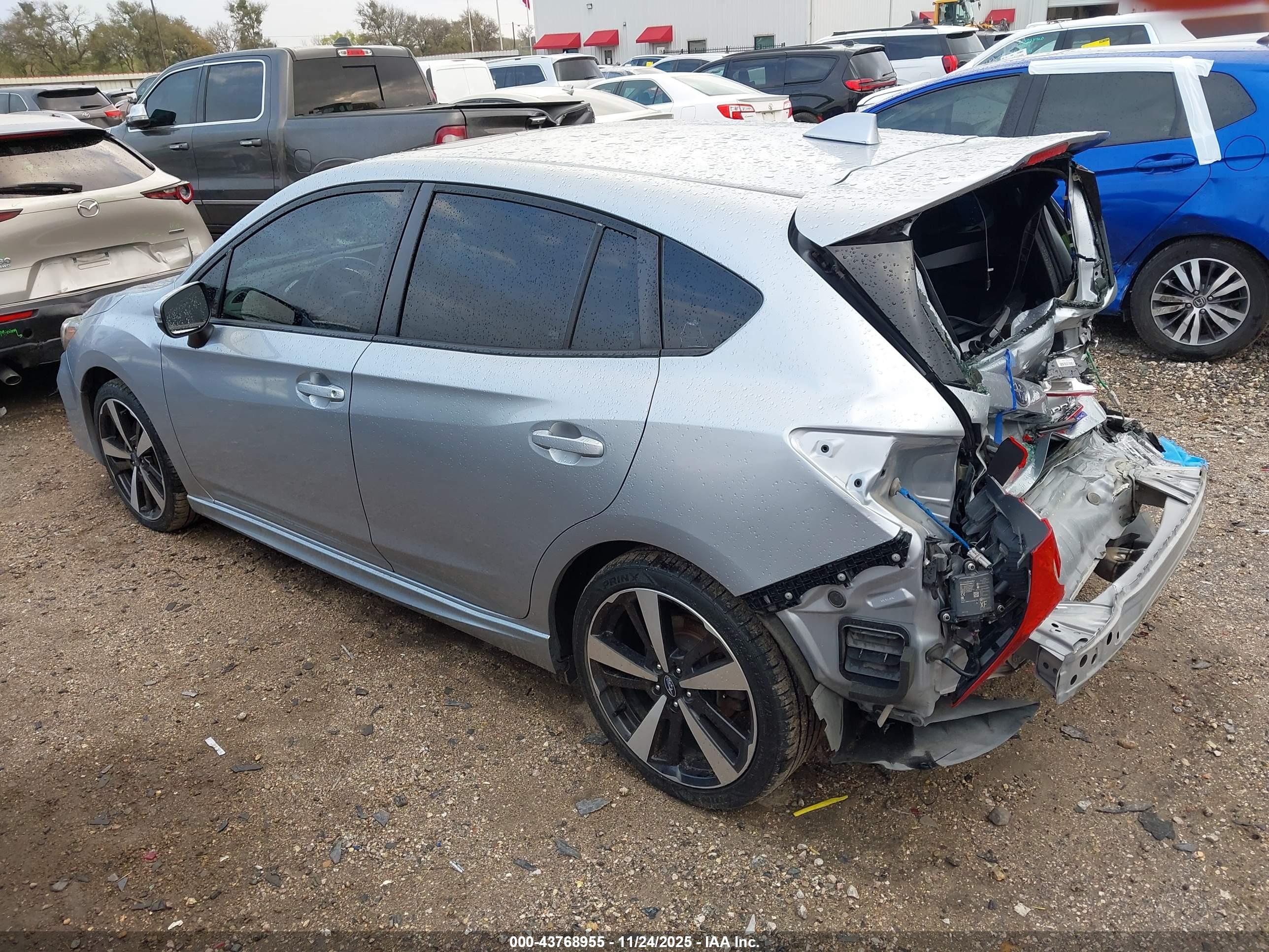 SUBARU IMPREZA image 3