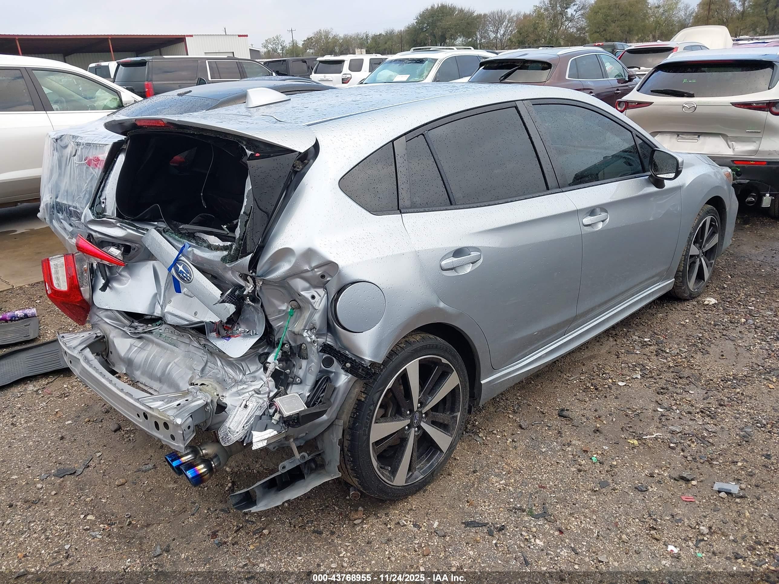 SUBARU IMPREZA image 4