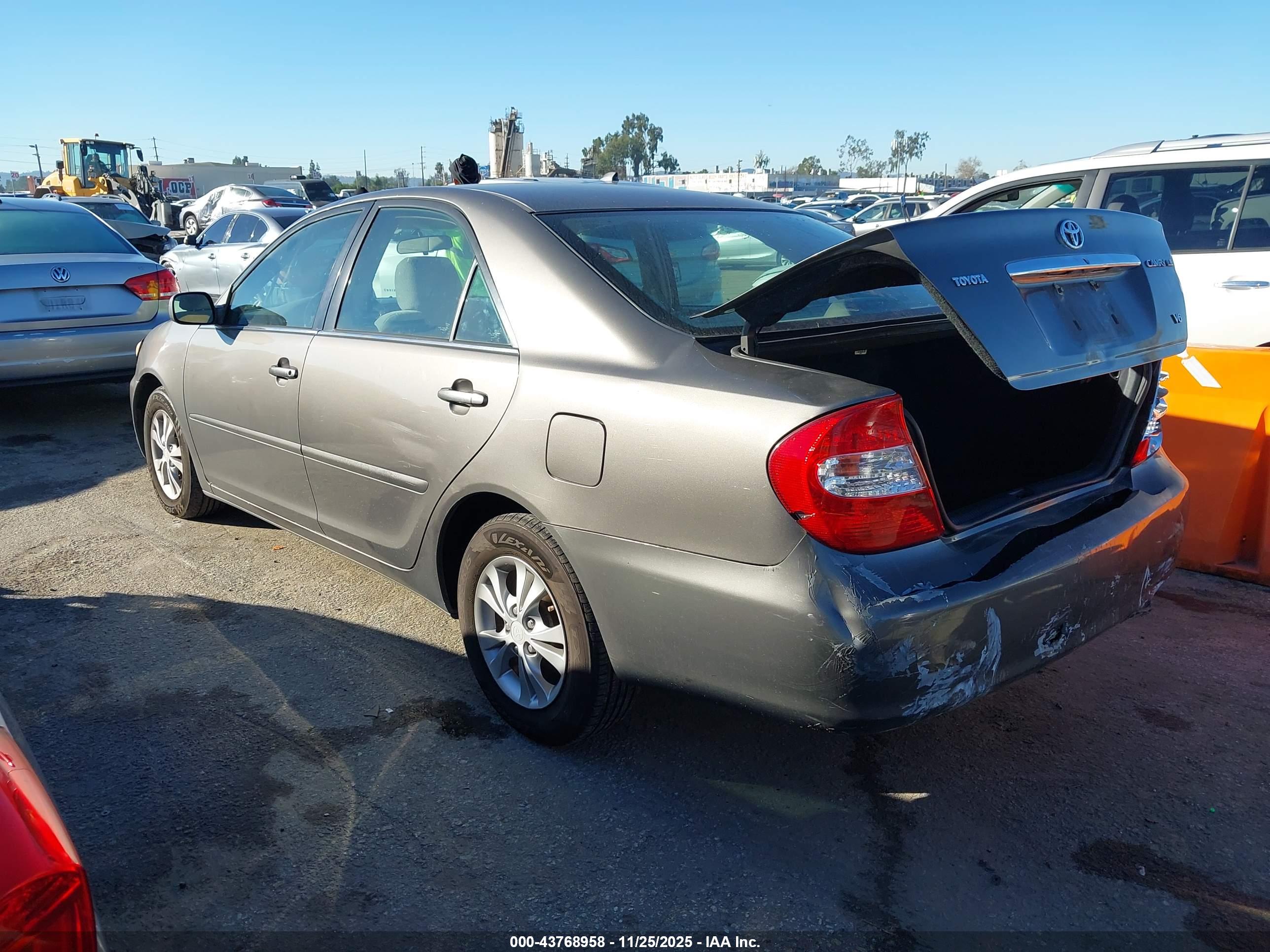 TOYOTA CAMRY image 3