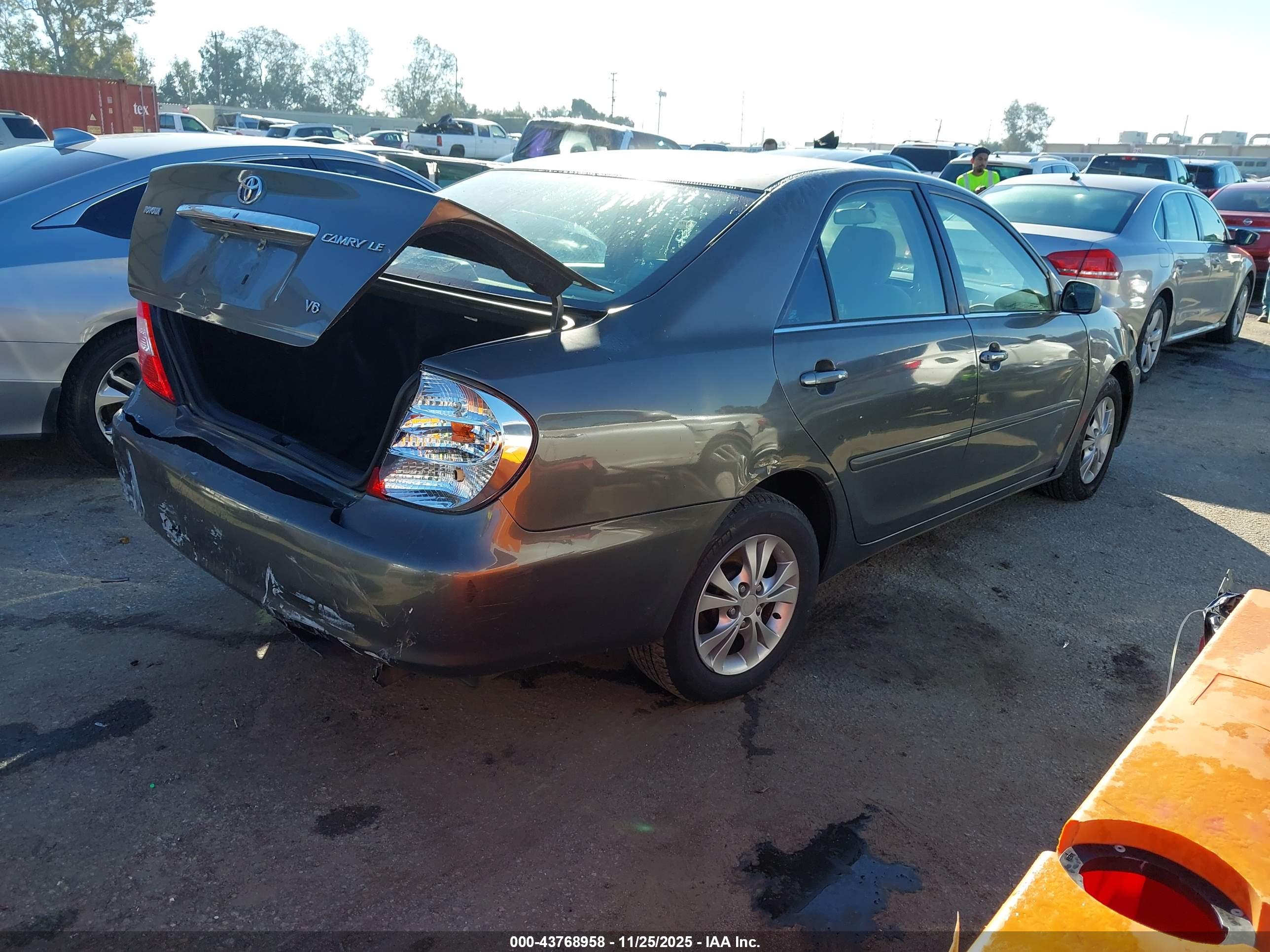 TOYOTA CAMRY image 4