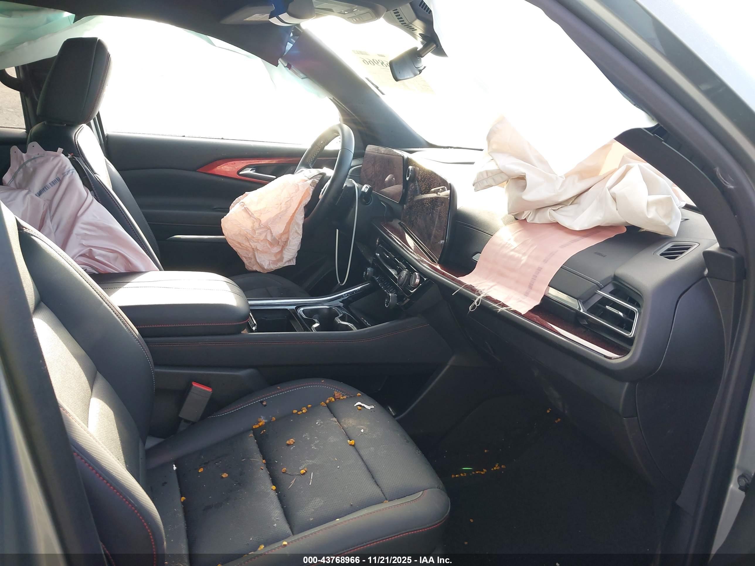 CHEVROLET TRAVERSE image 5