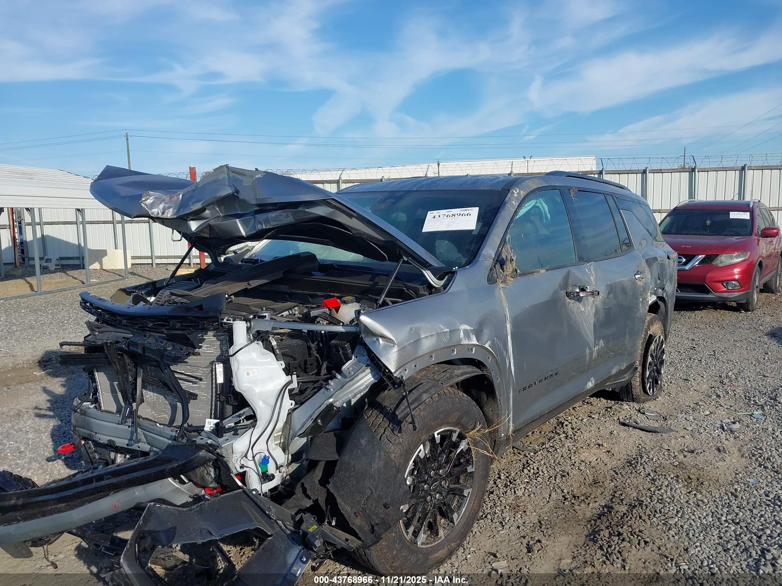CHEVROLET TRAVERSE image 6
