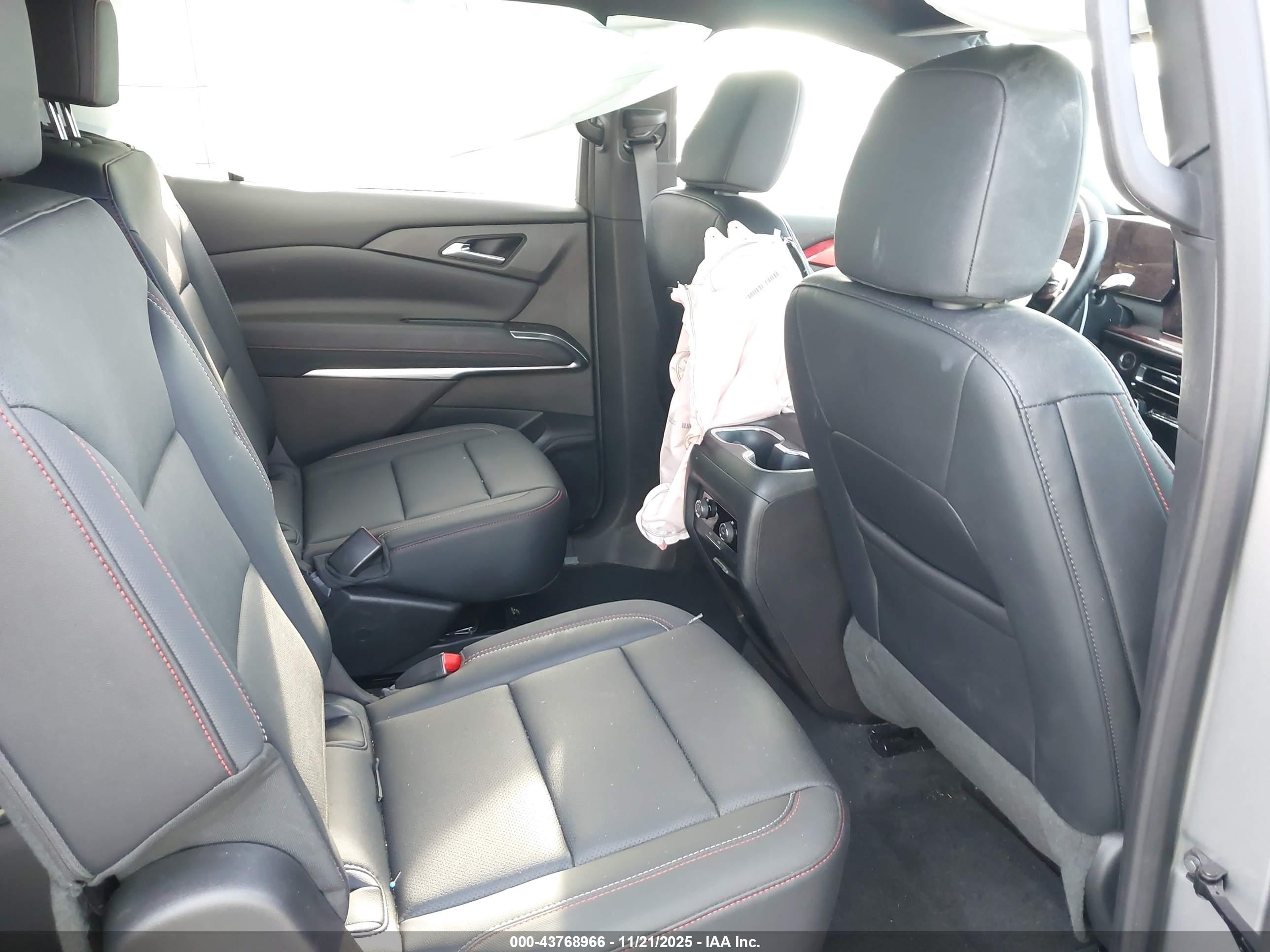 CHEVROLET TRAVERSE image 8