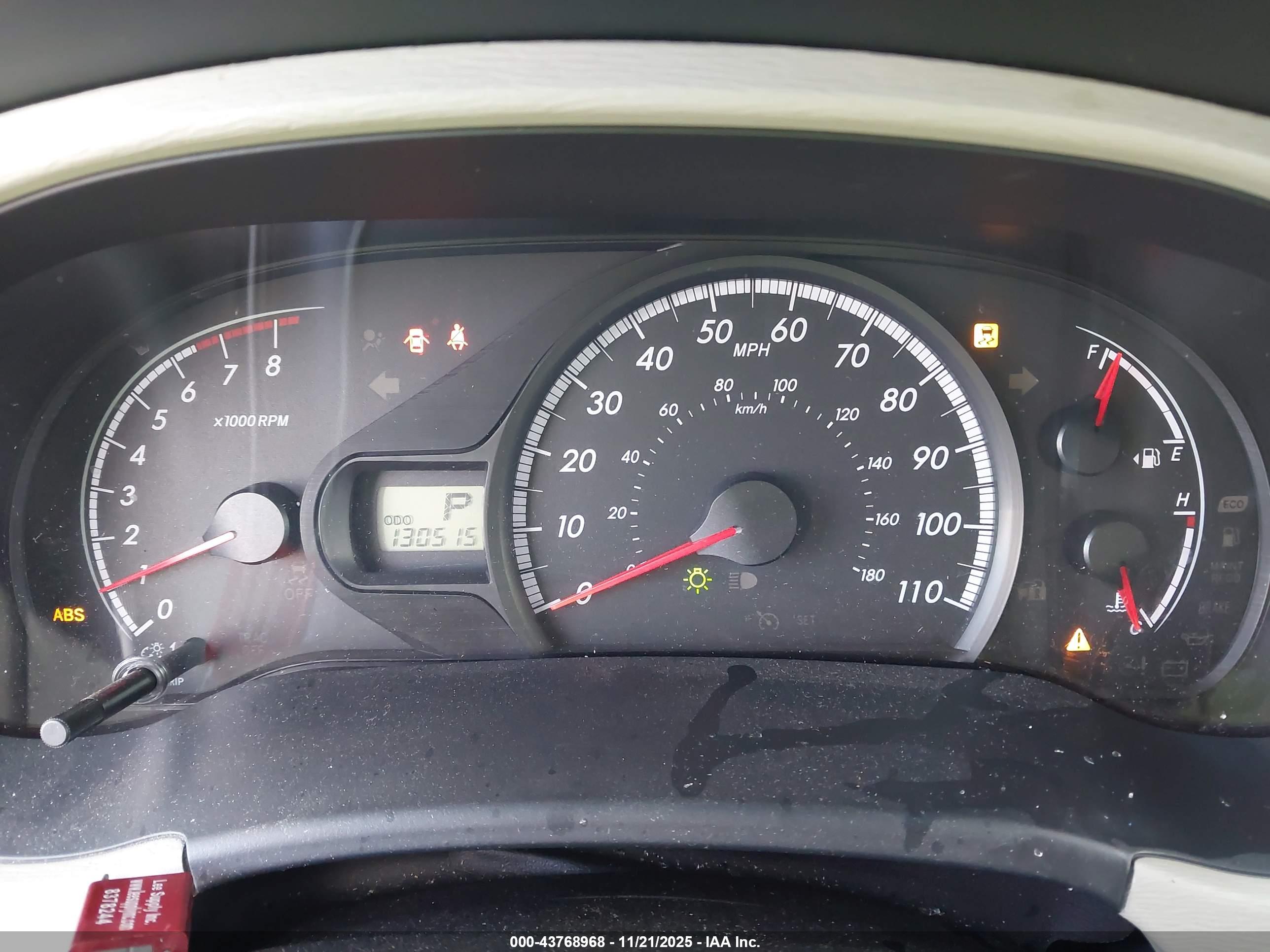 TOYOTA SIENNA image 7