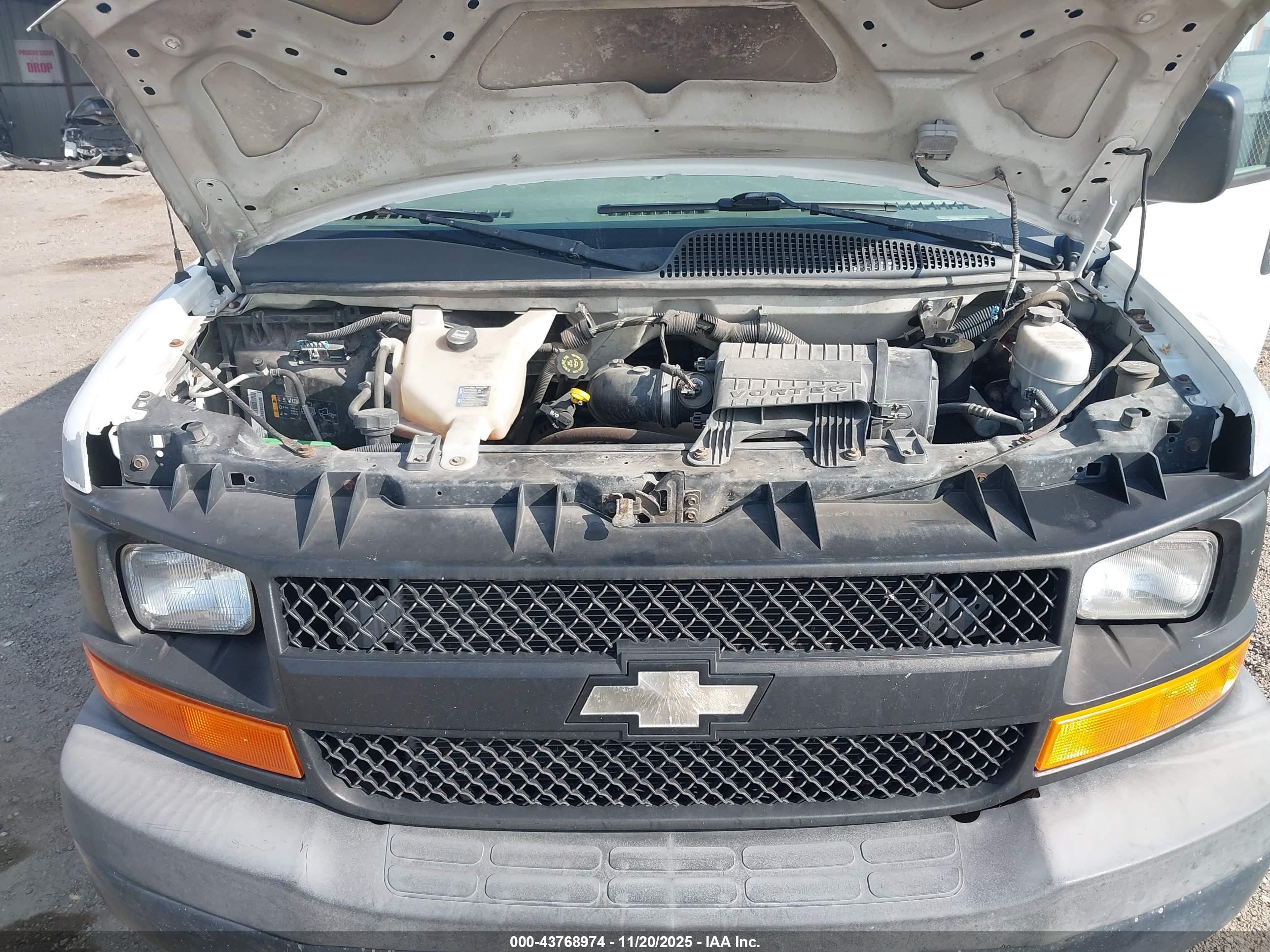 CHEVROLET EXPRESS image 10