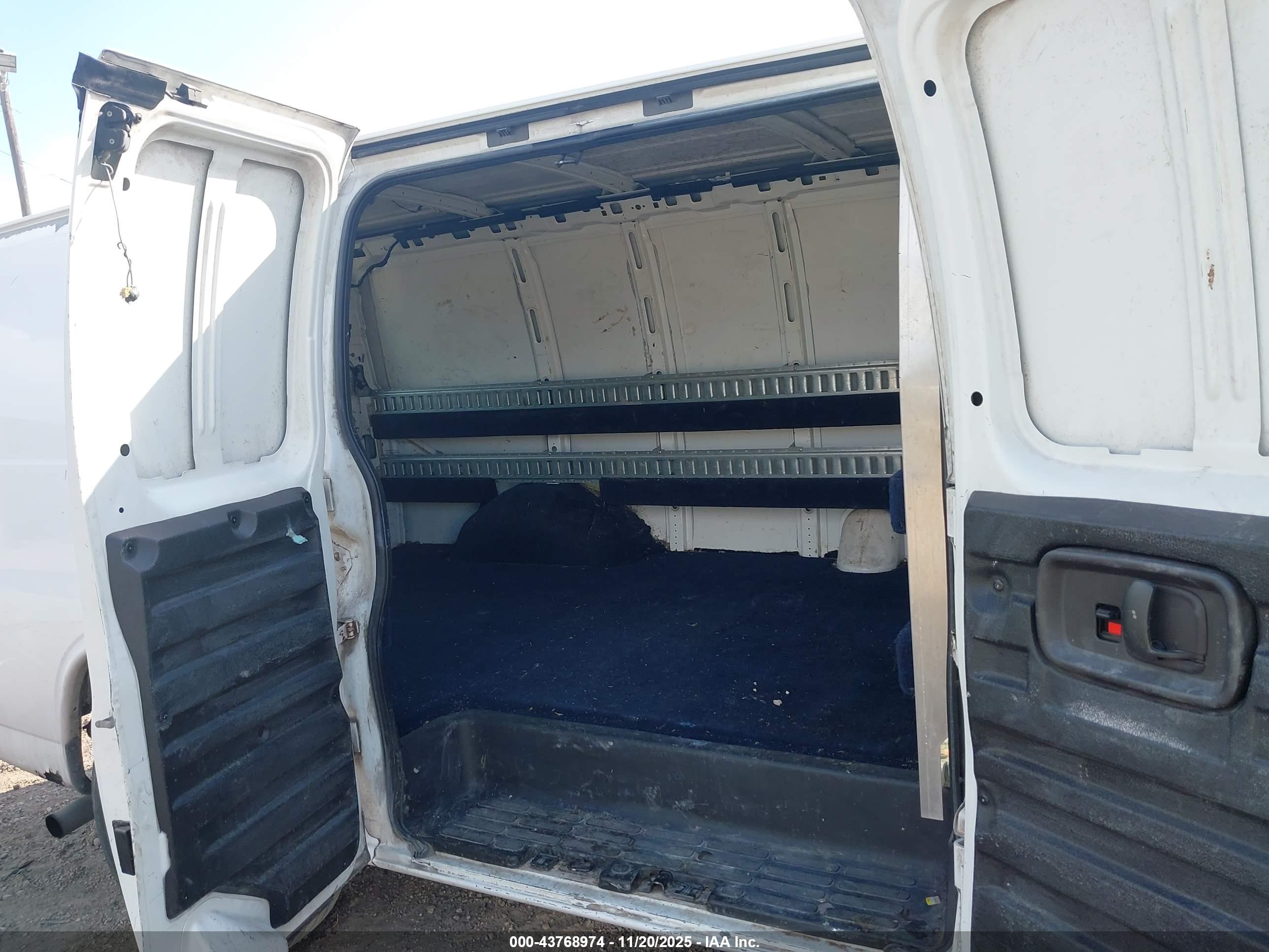 CHEVROLET EXPRESS image 8