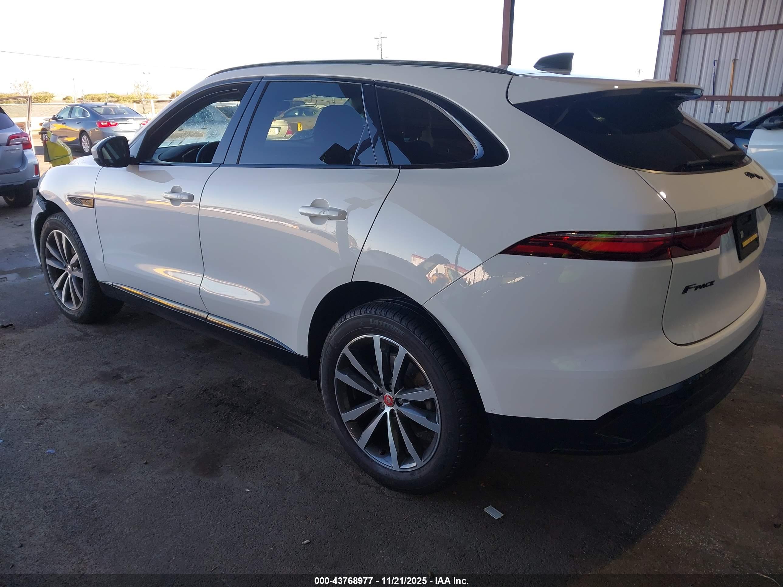 JAGUAR F-PACE image 3