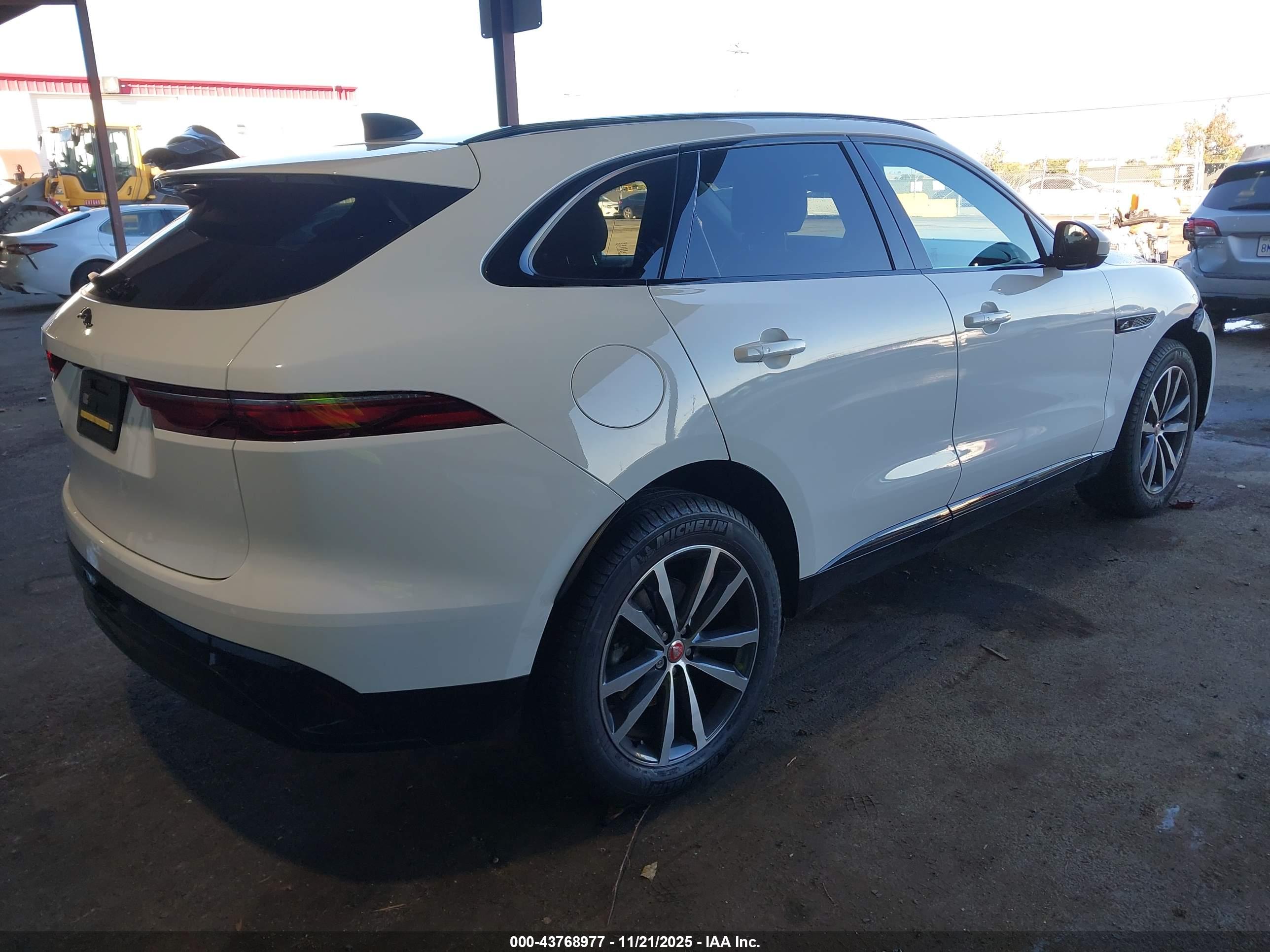 JAGUAR F-PACE image 4