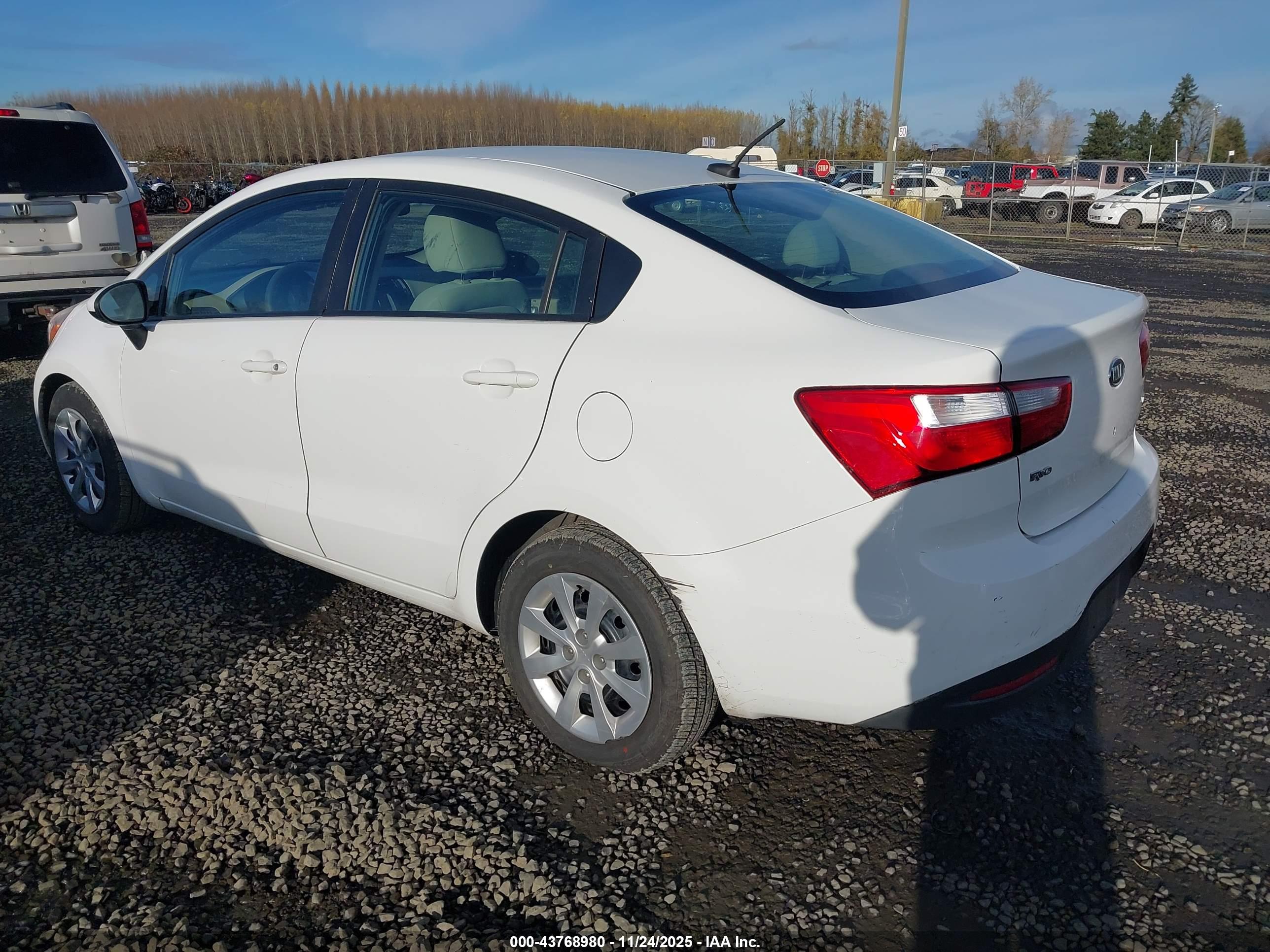 KIA RIO image 3