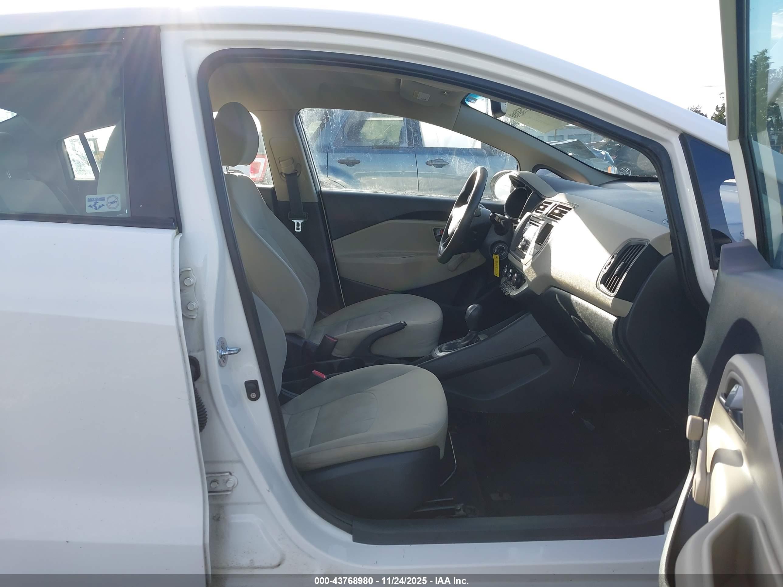 KIA RIO image 5