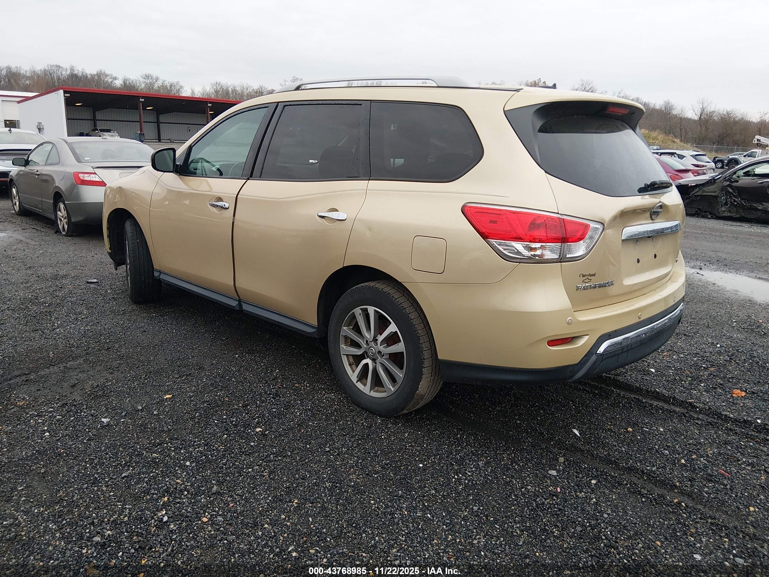 NISSAN PATHFINDER image 3