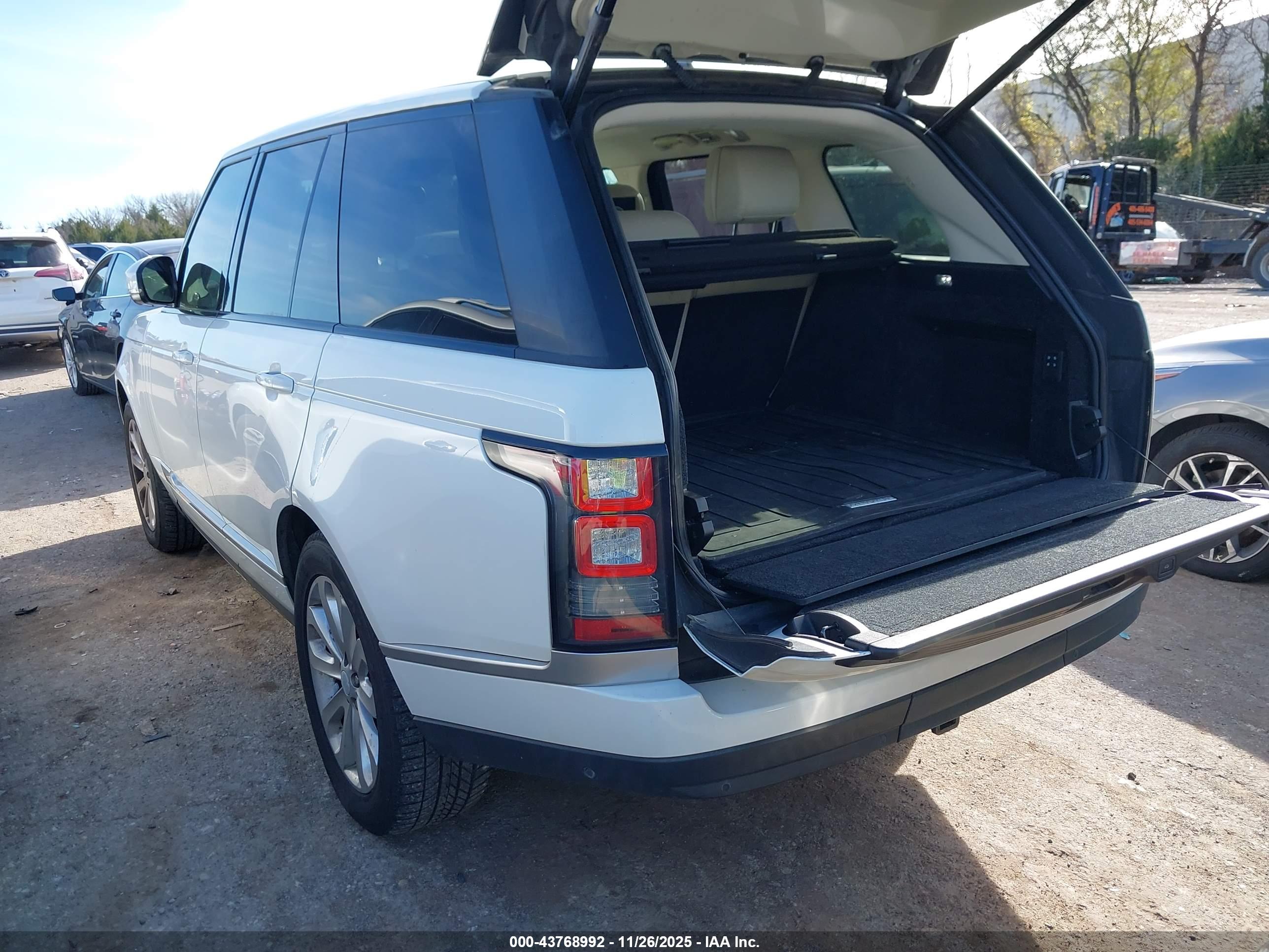 LAND ROVER image 3