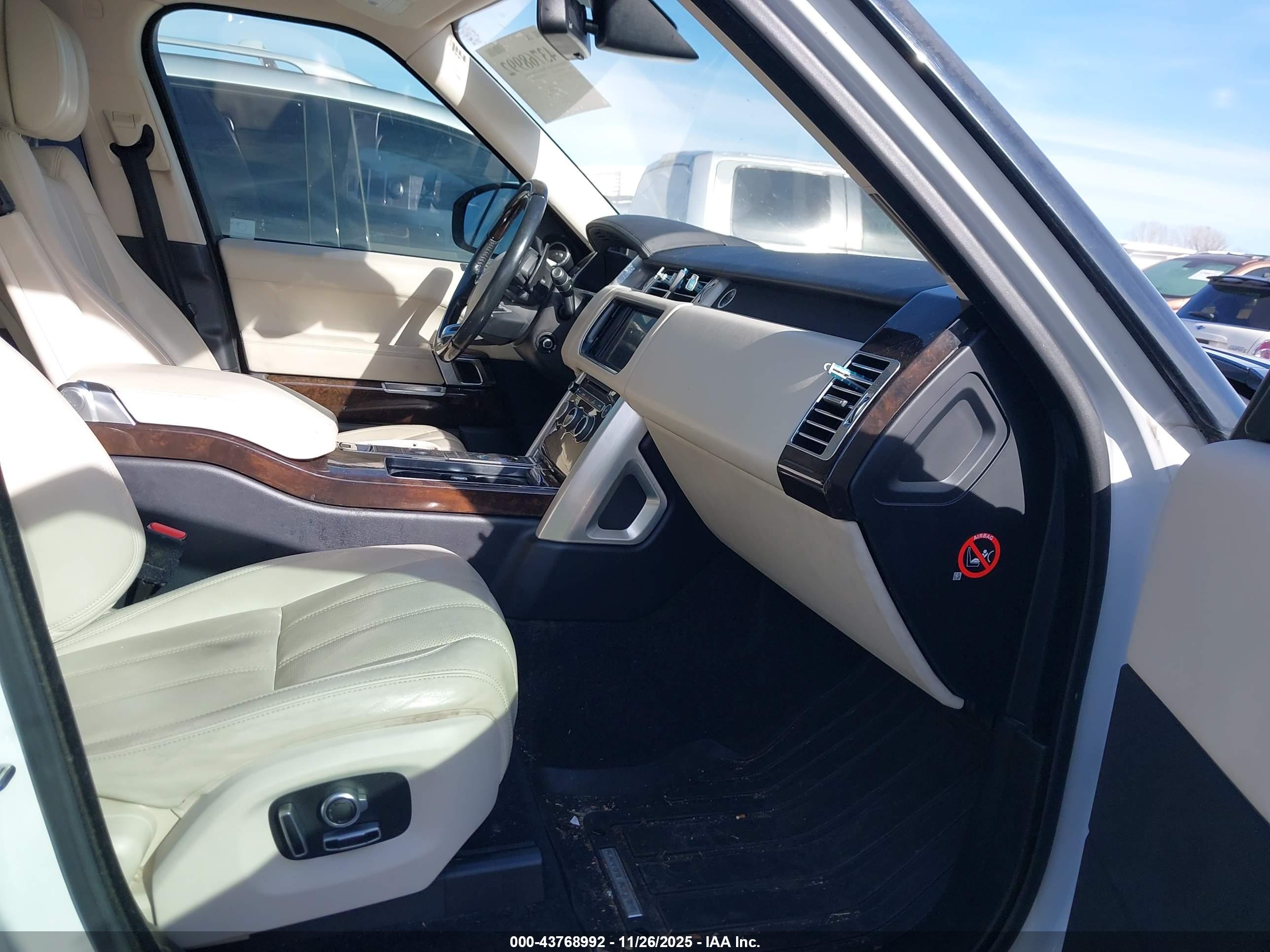 LAND ROVER image 5