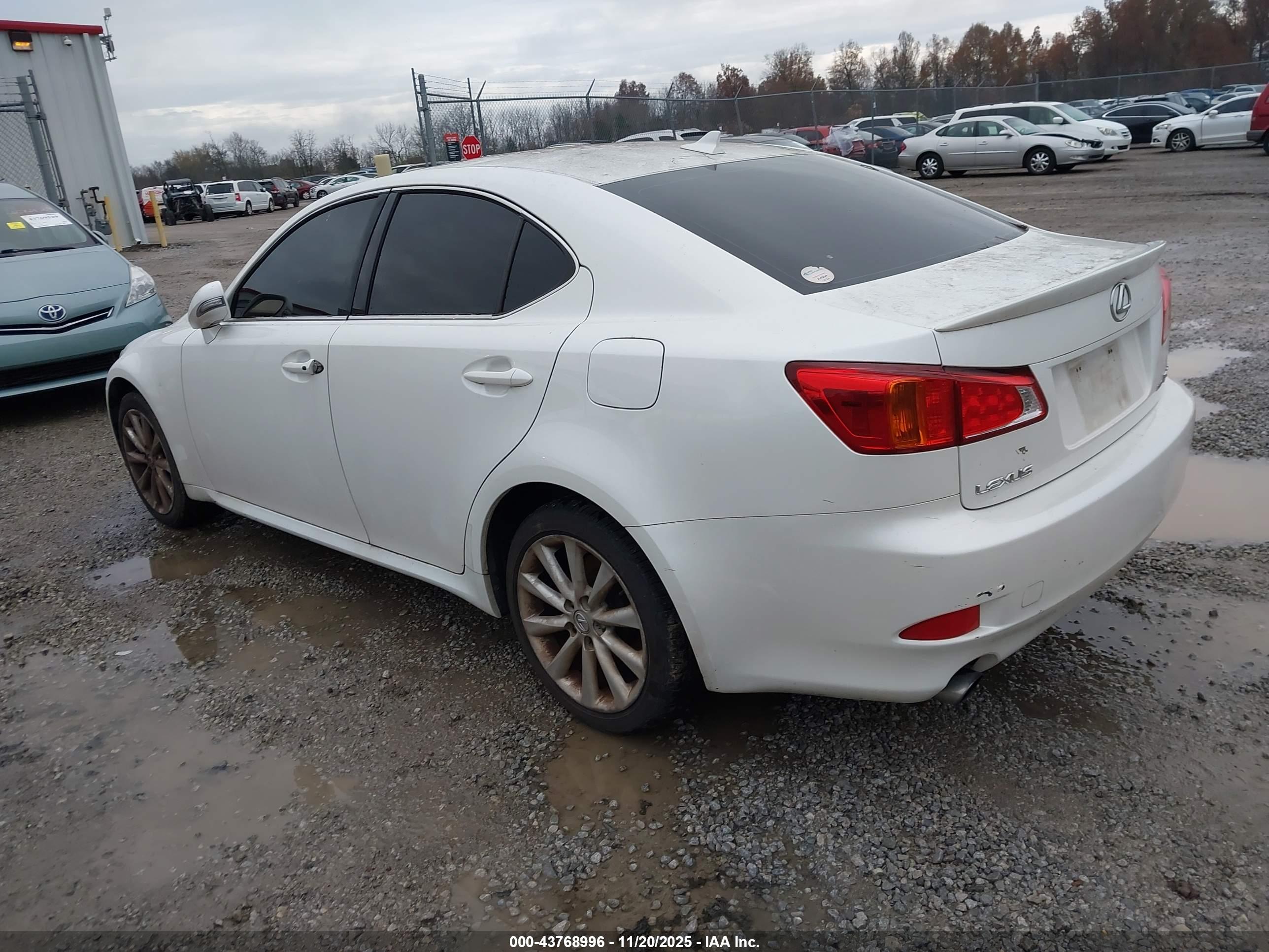 LEXUS IS image 3