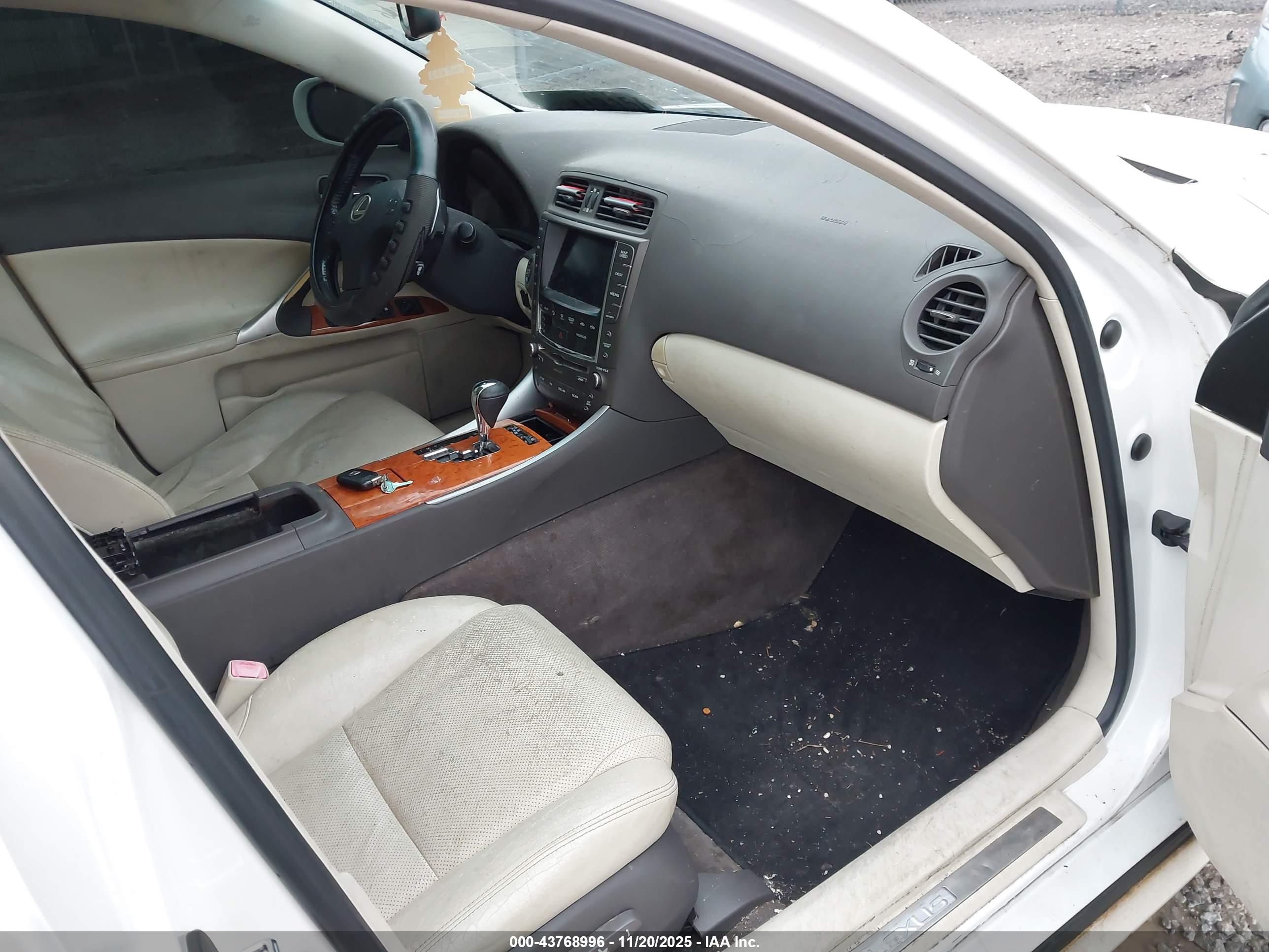 LEXUS IS image 5