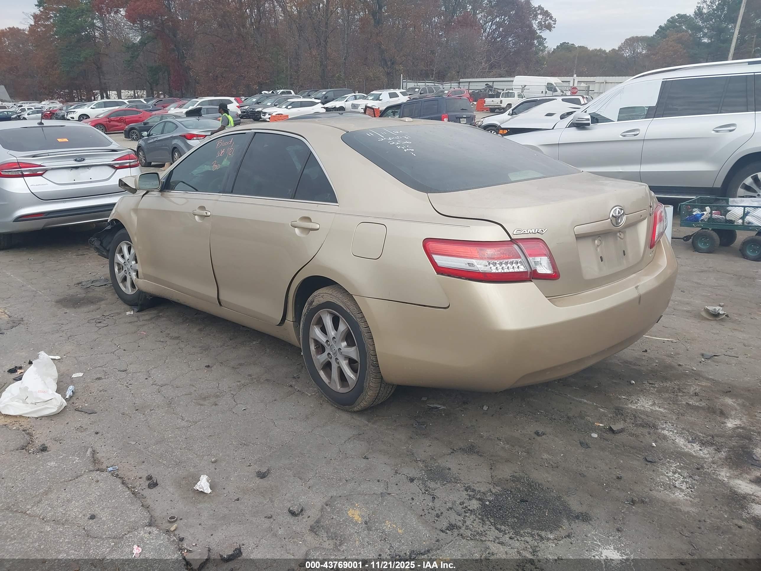 TOYOTA CAMRY image 3