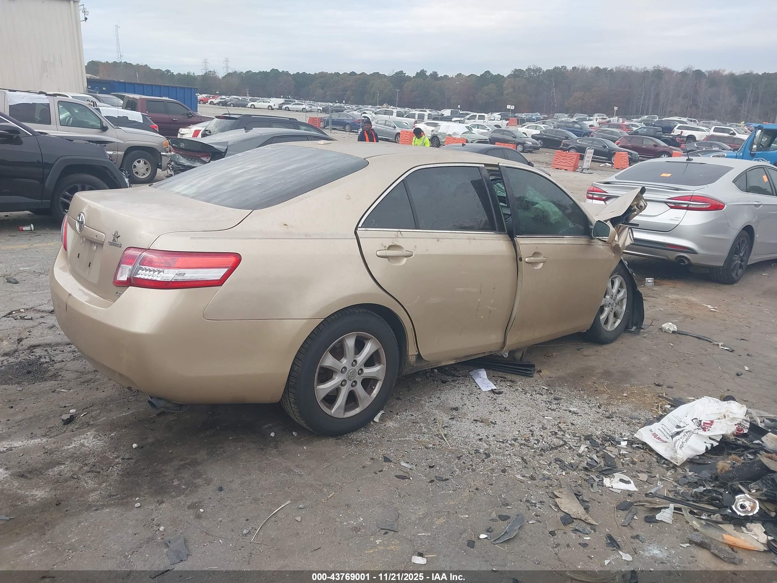 TOYOTA CAMRY image 4
