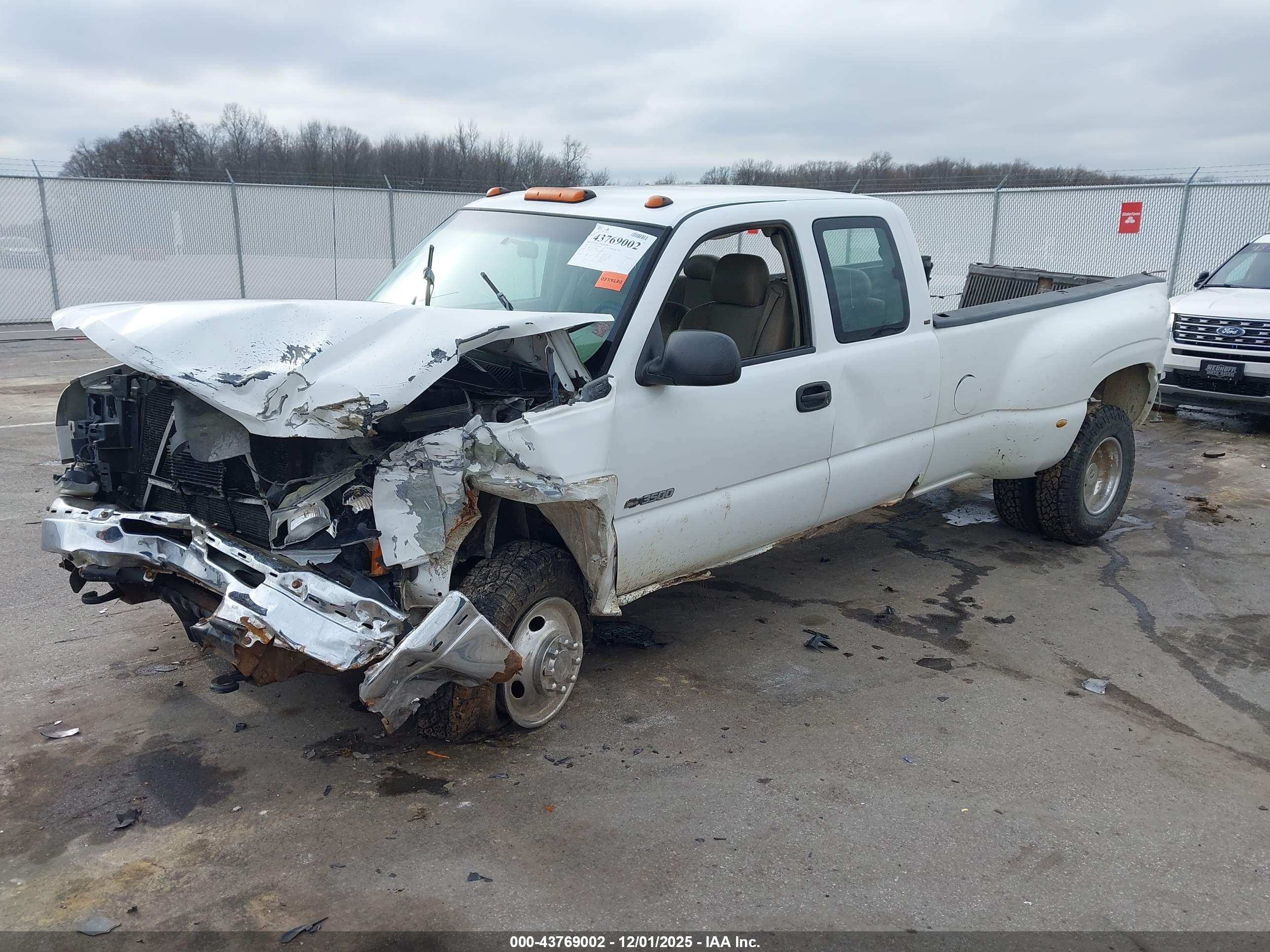 CHEVROLET SILVERADO image 2