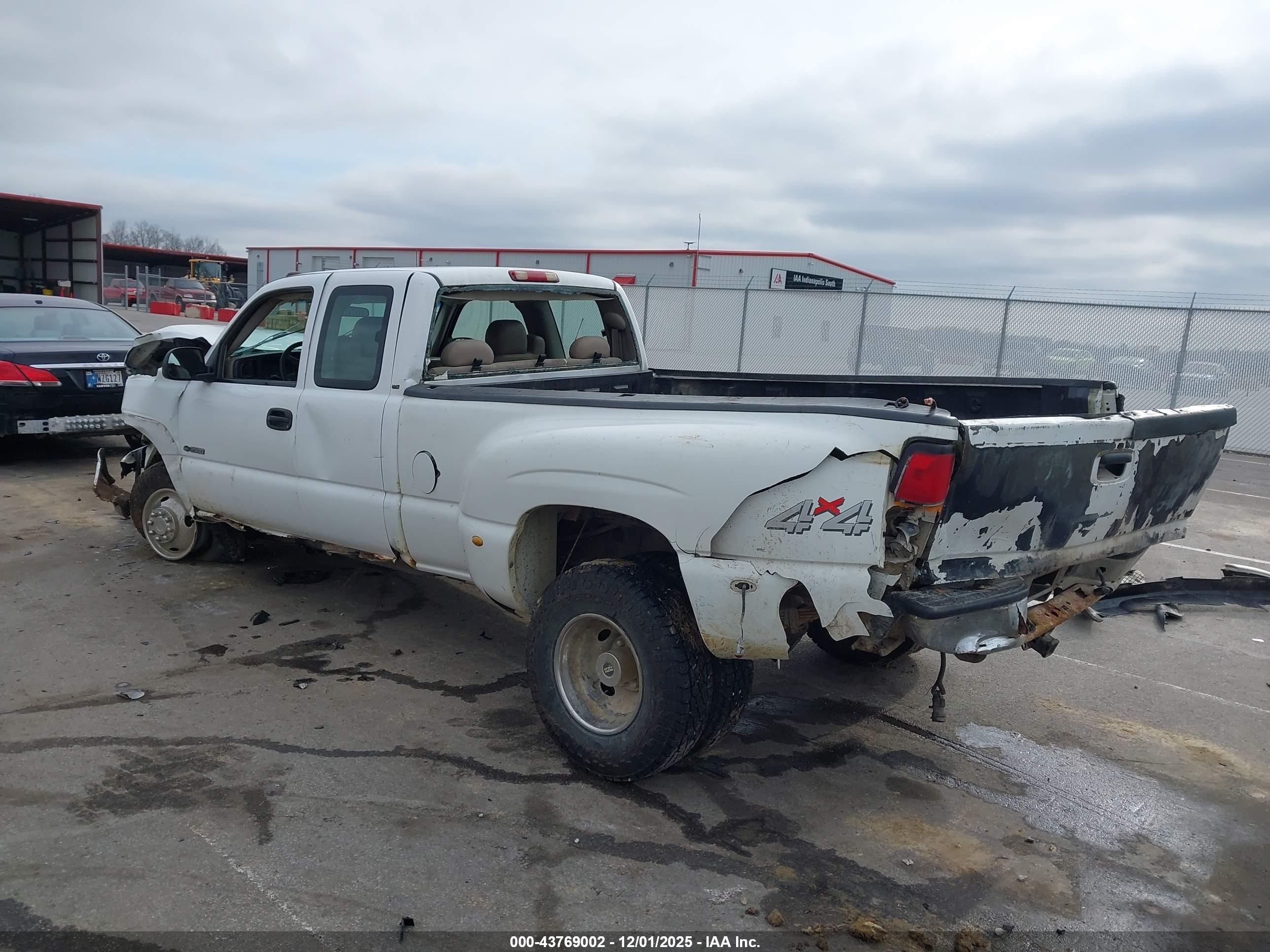 CHEVROLET SILVERADO image 3