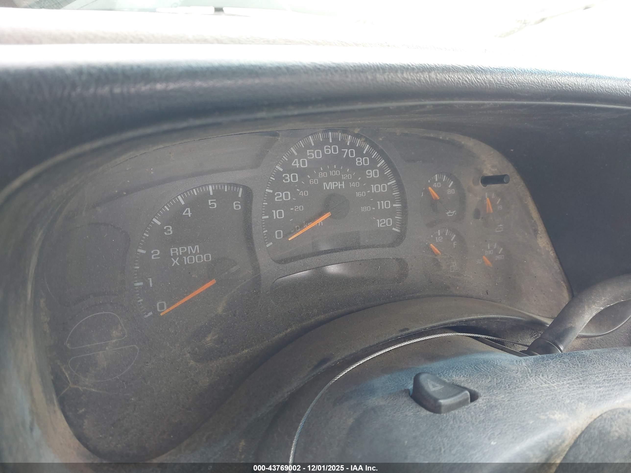 CHEVROLET SILVERADO image 6