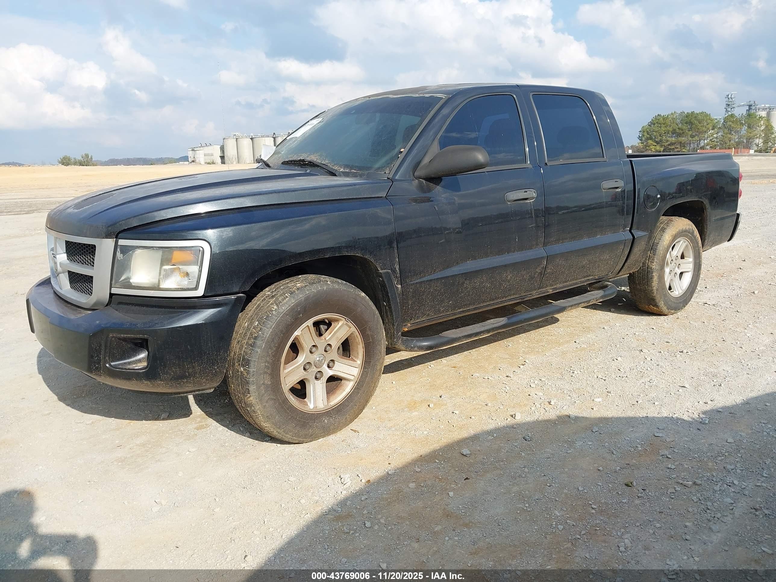 DODGE DAKOTA image 2