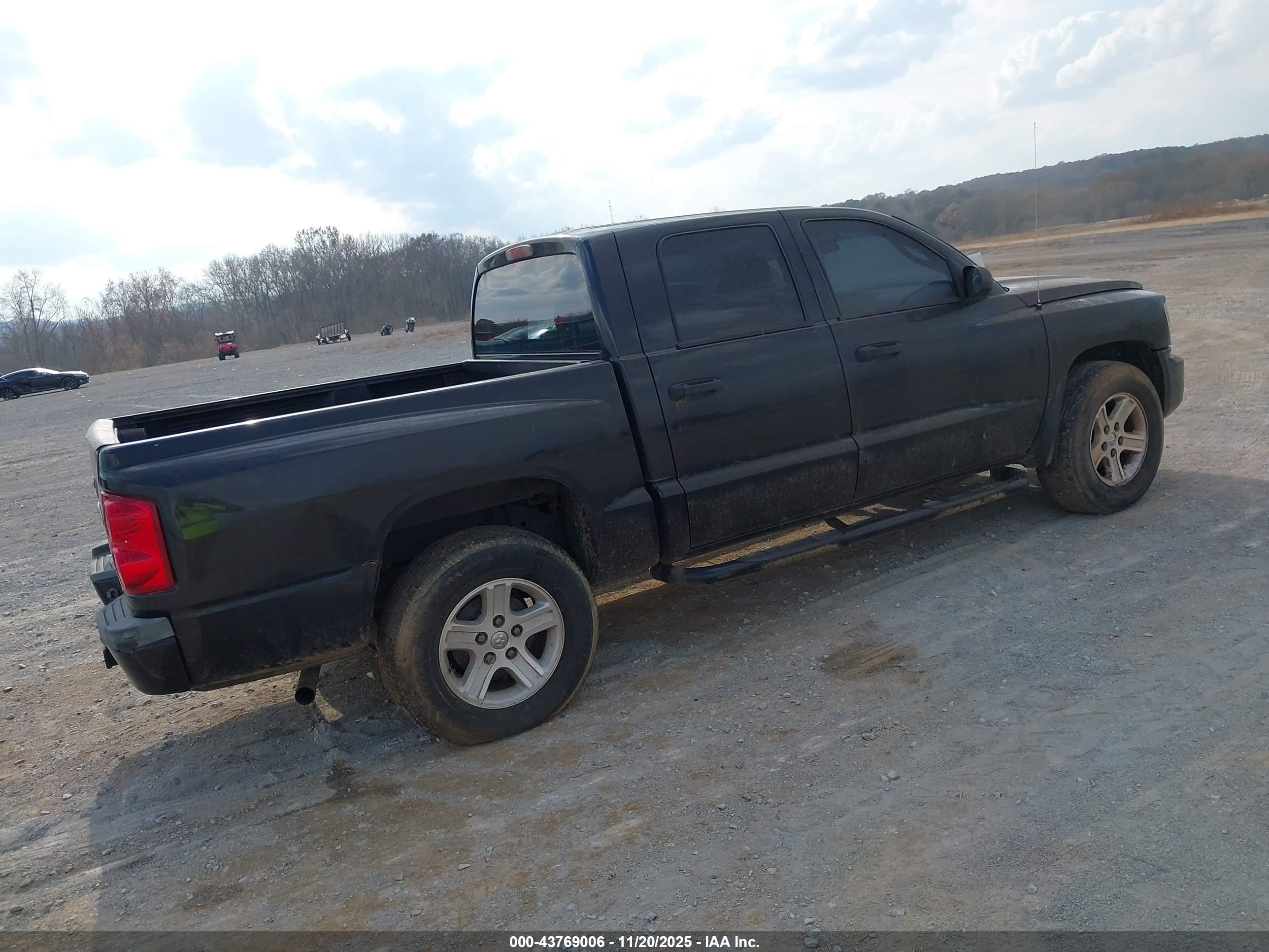 DODGE DAKOTA image 4