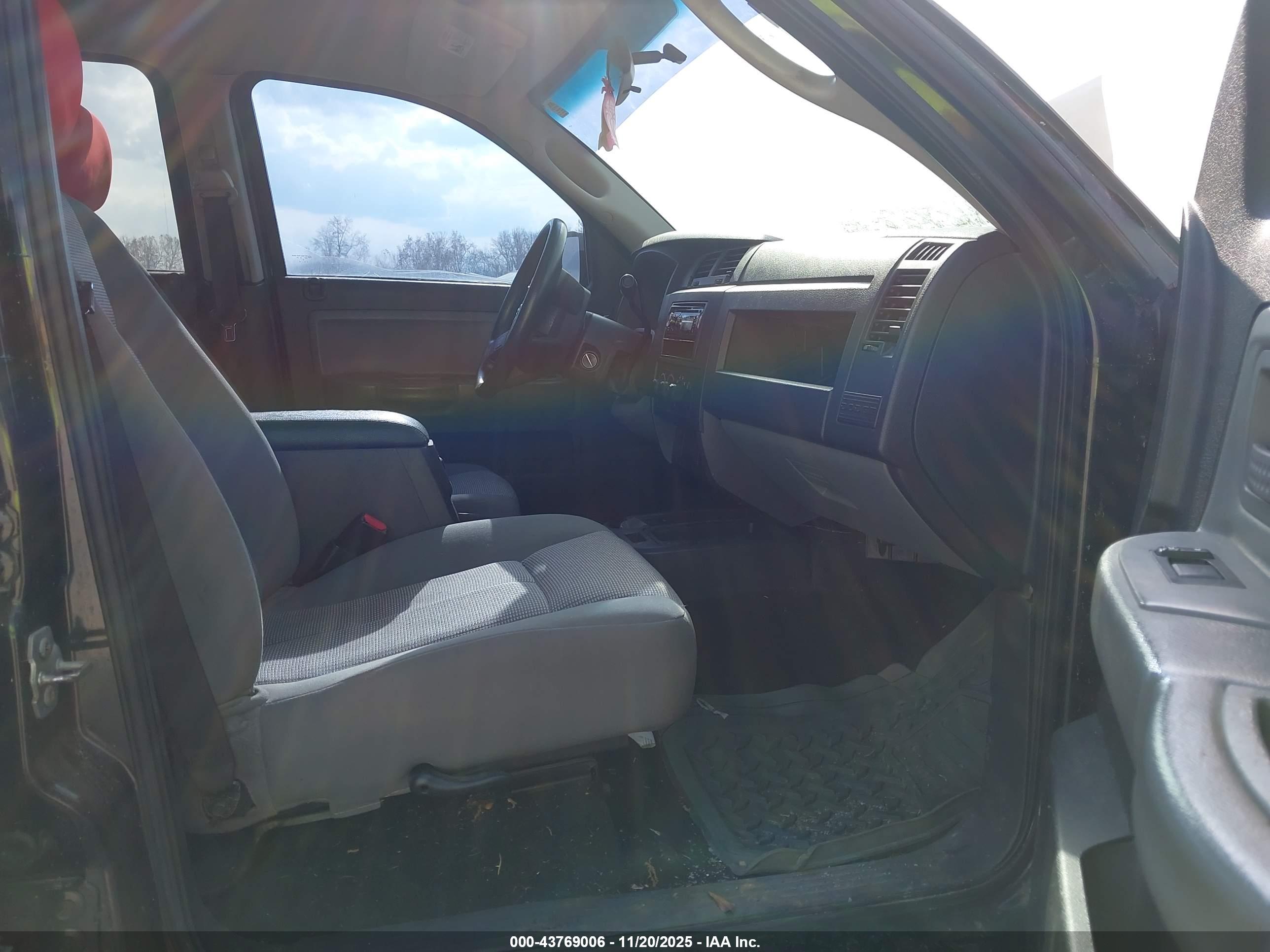DODGE DAKOTA image 5