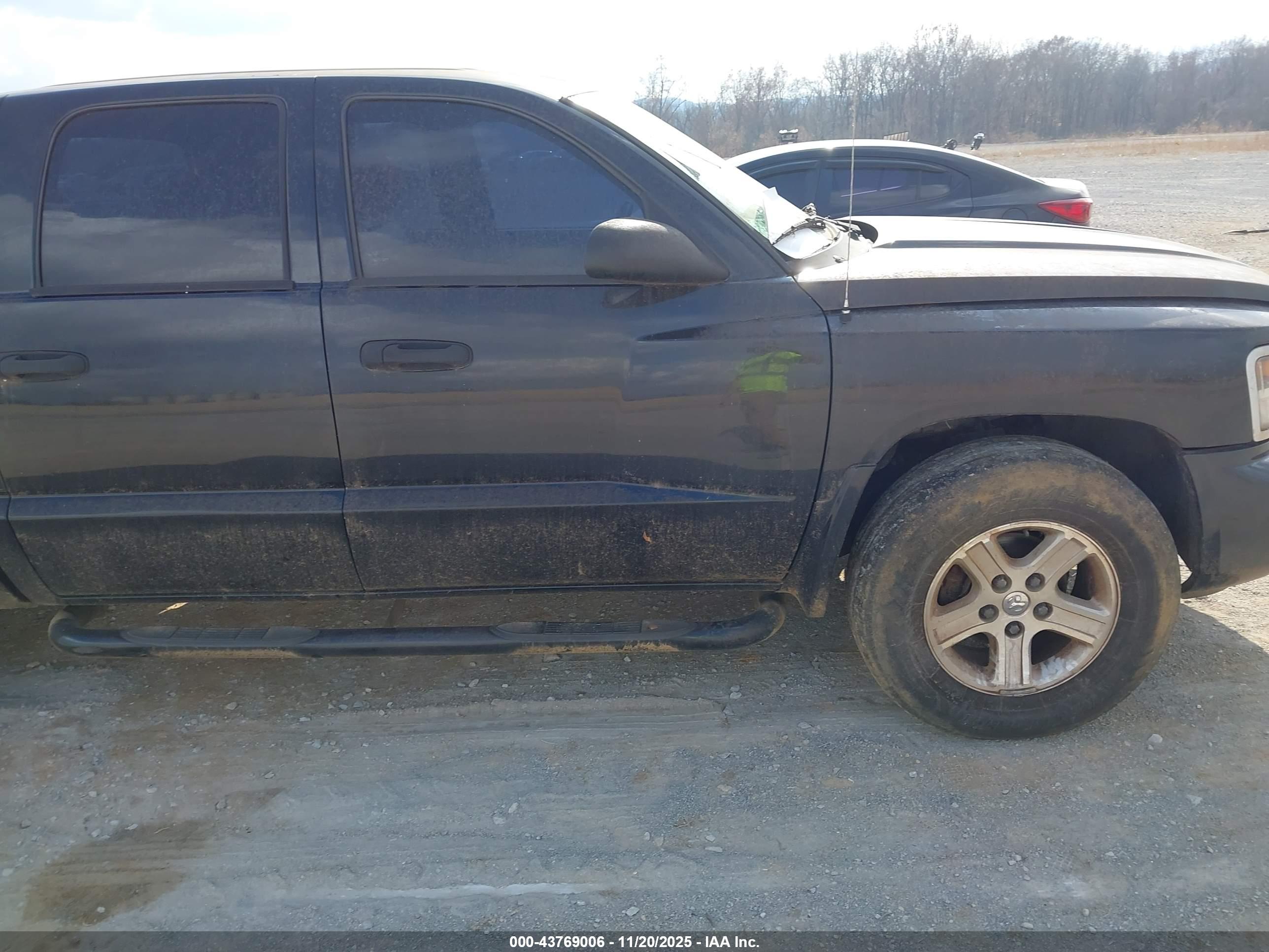 DODGE DAKOTA image 6