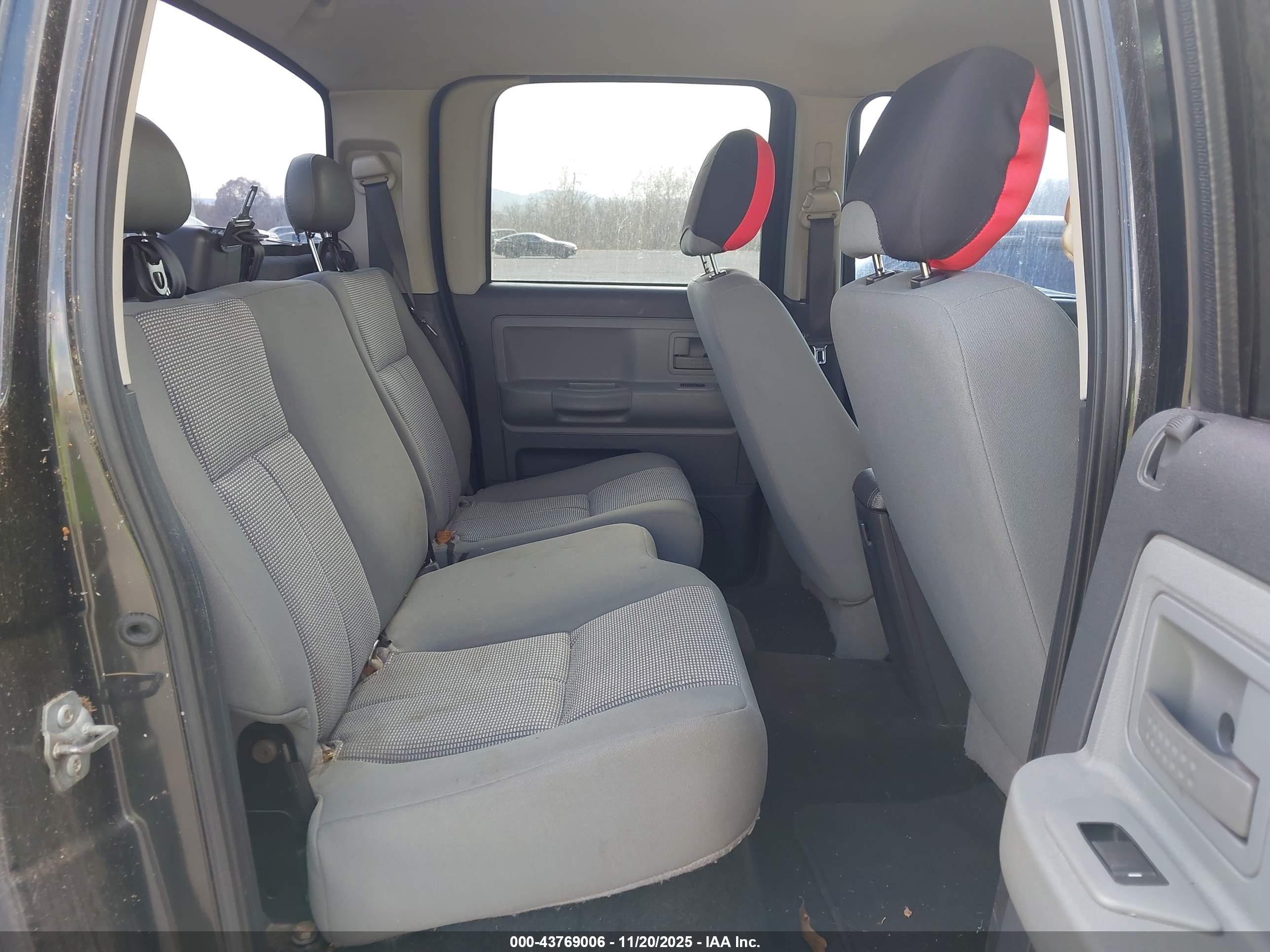 DODGE DAKOTA image 8