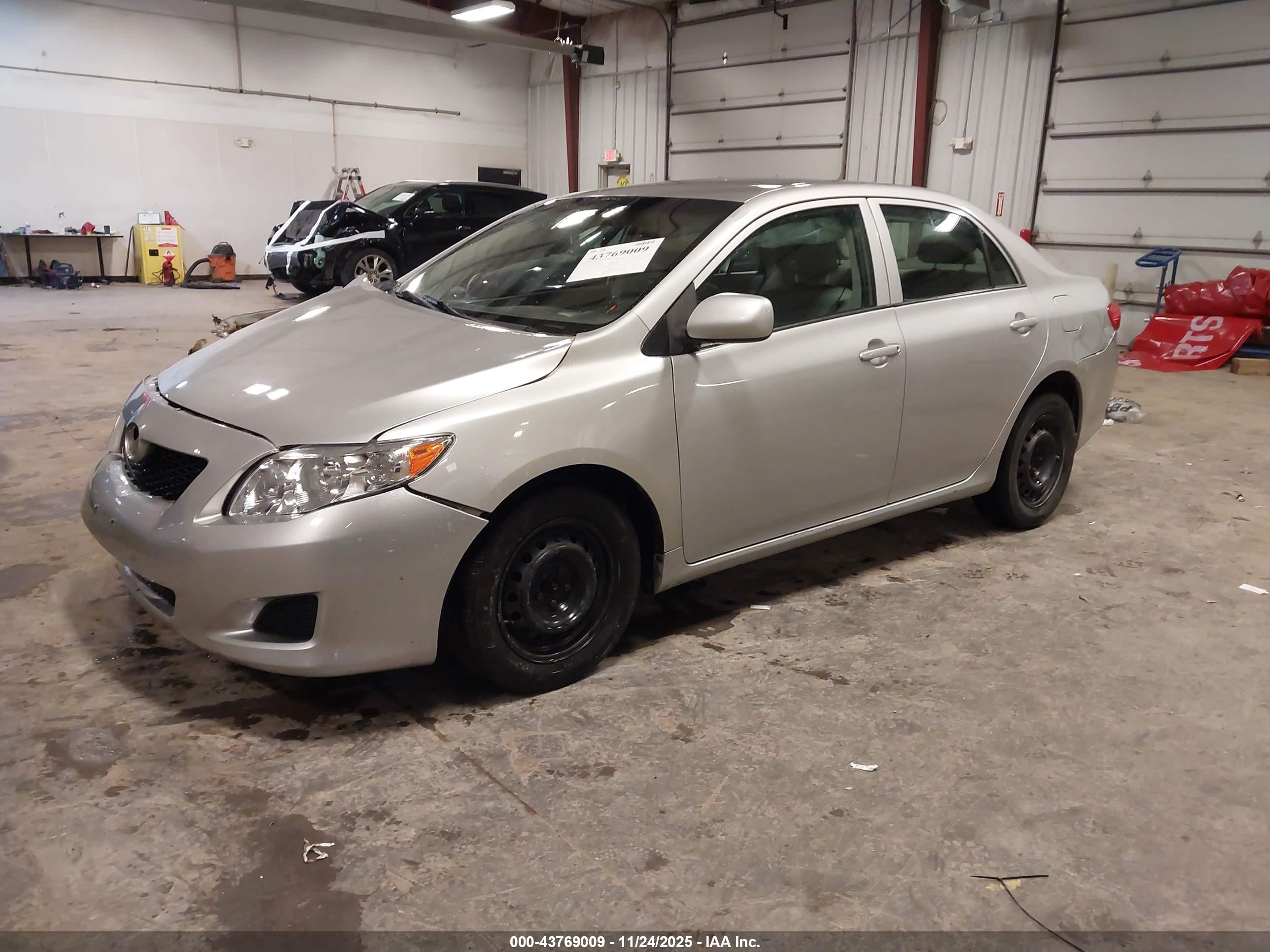TOYOTA COROLLA image 2