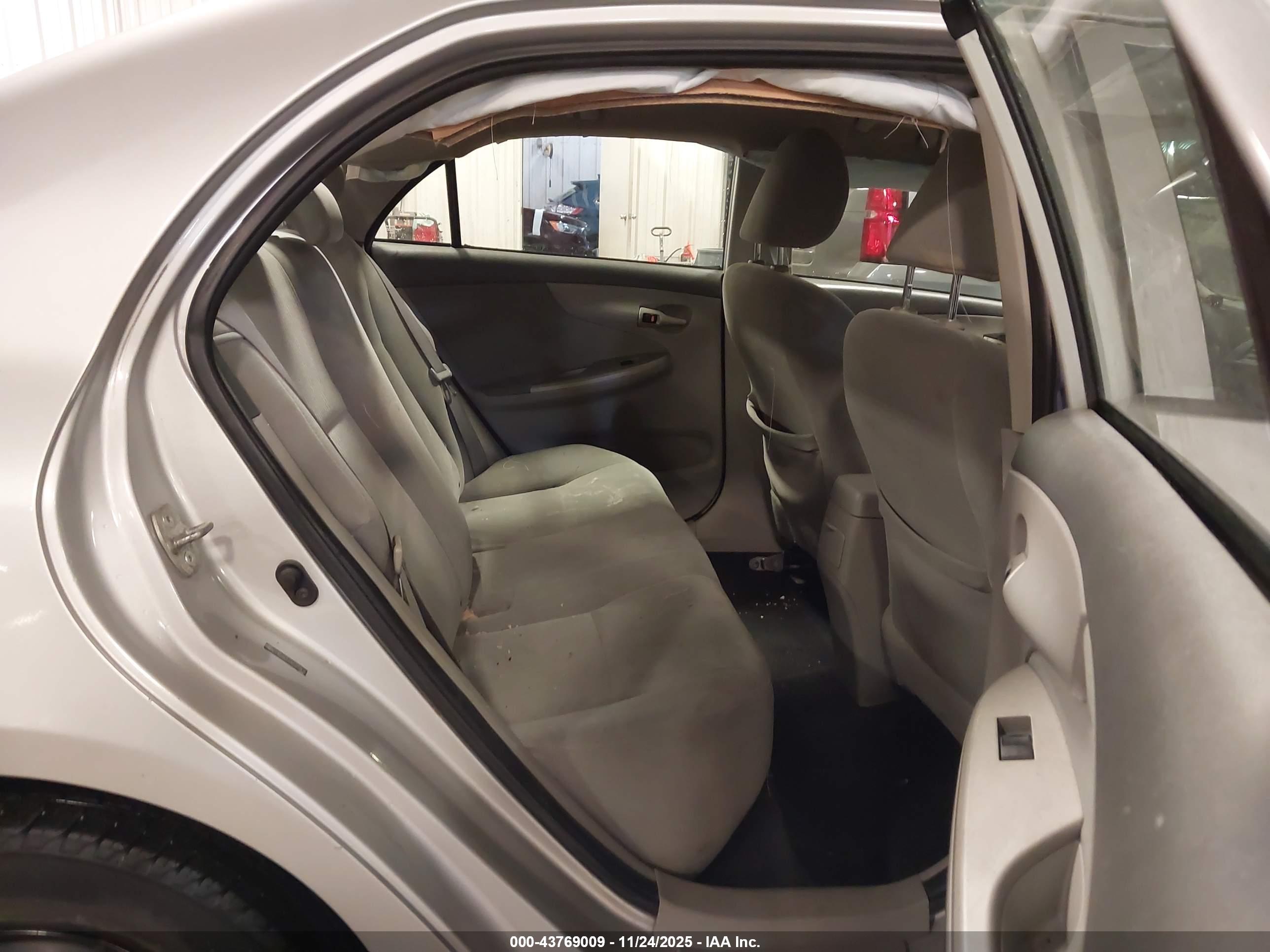 TOYOTA COROLLA image 8