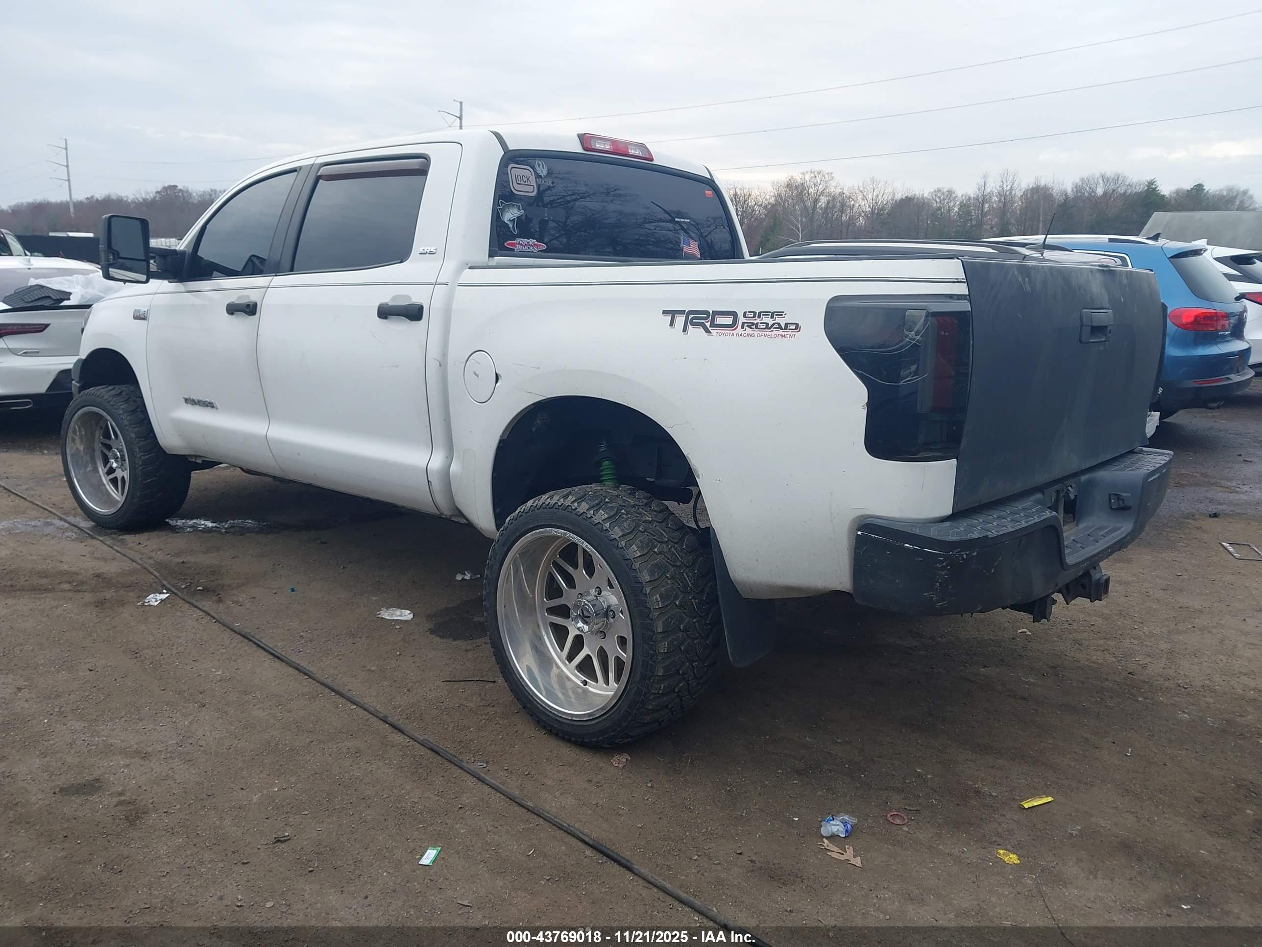 TOYOTA TUNDRA image 3