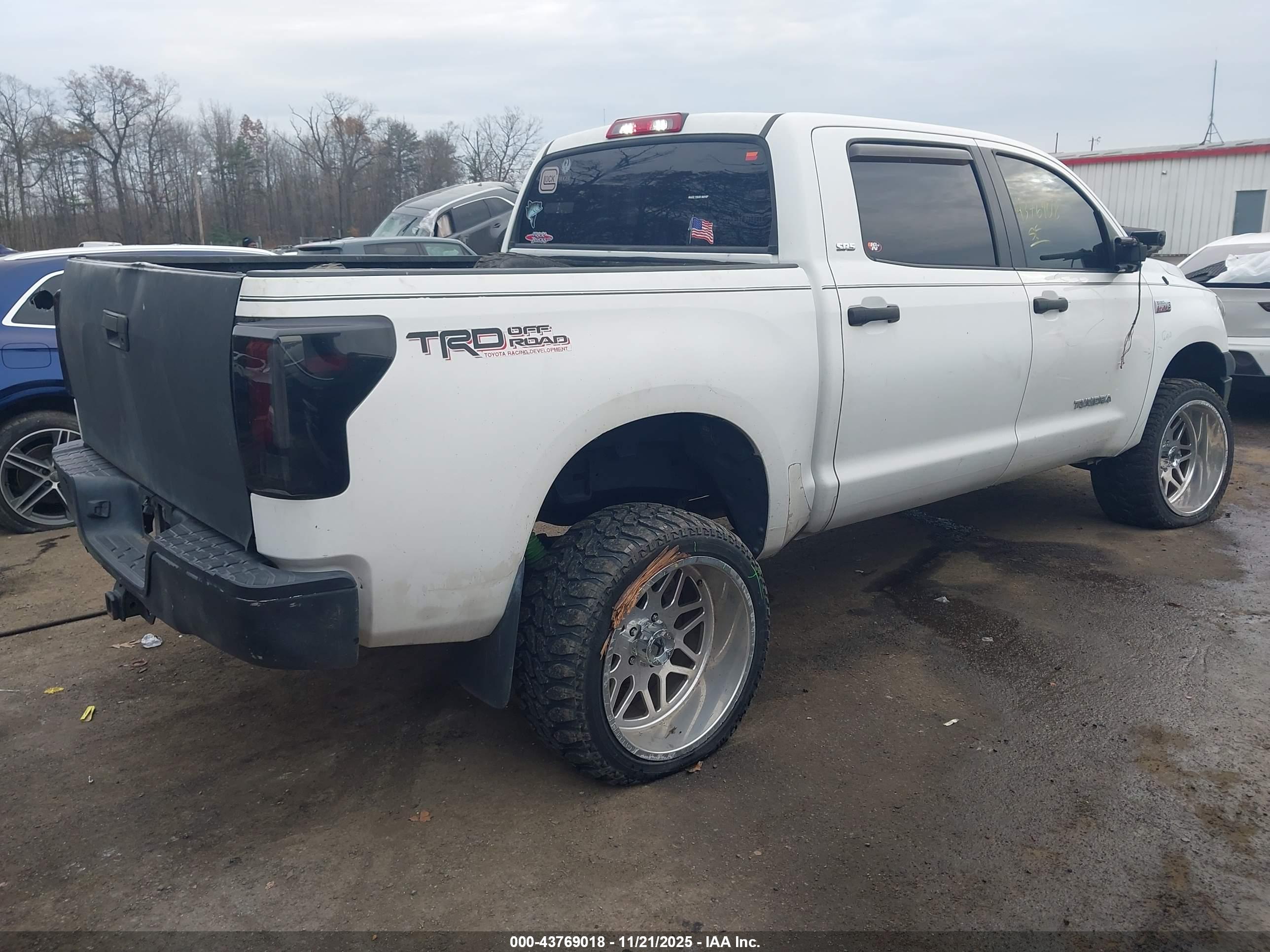 TOYOTA TUNDRA image 4