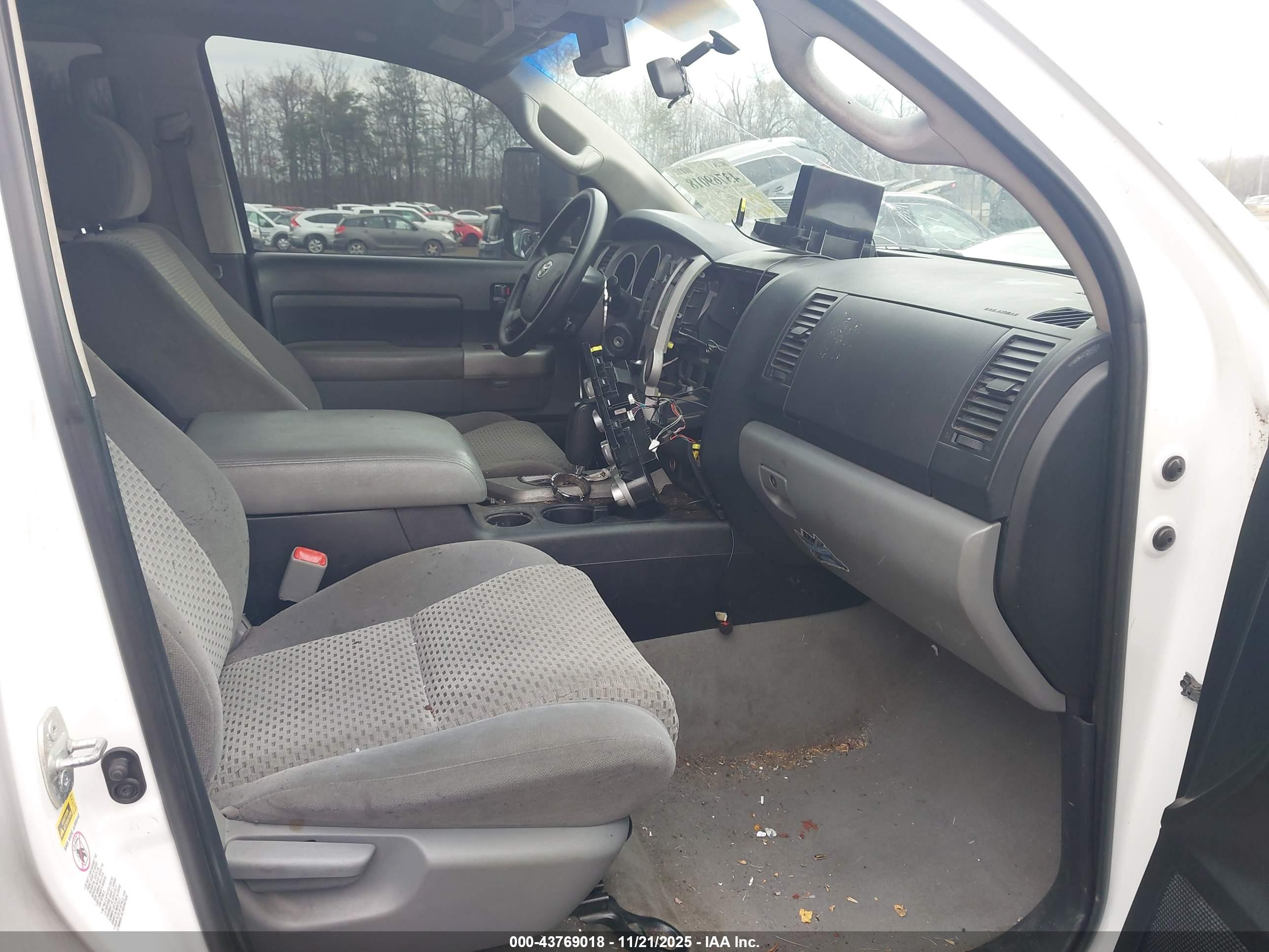 TOYOTA TUNDRA image 5
