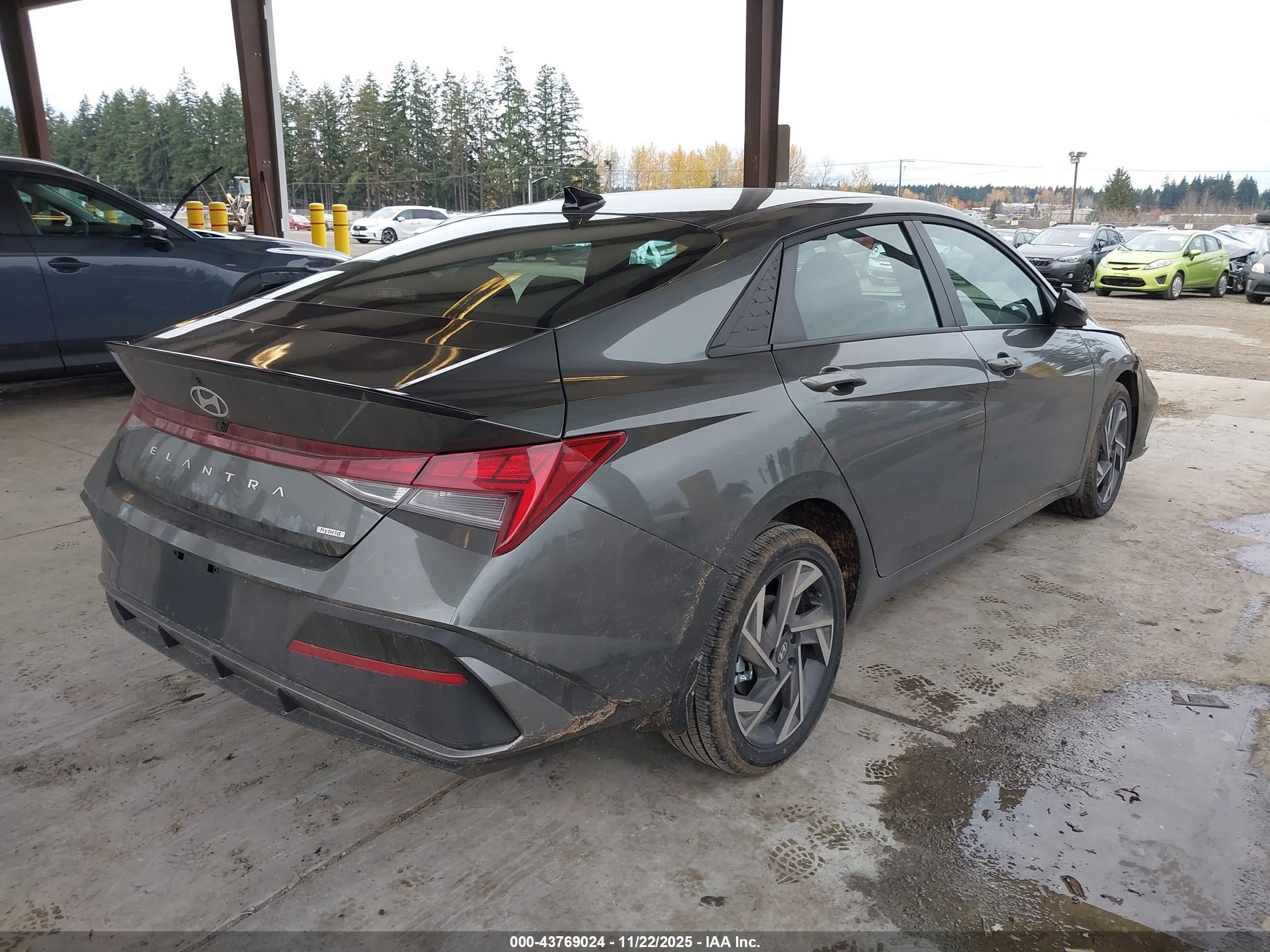 HYUNDAI ELANTRA image 4