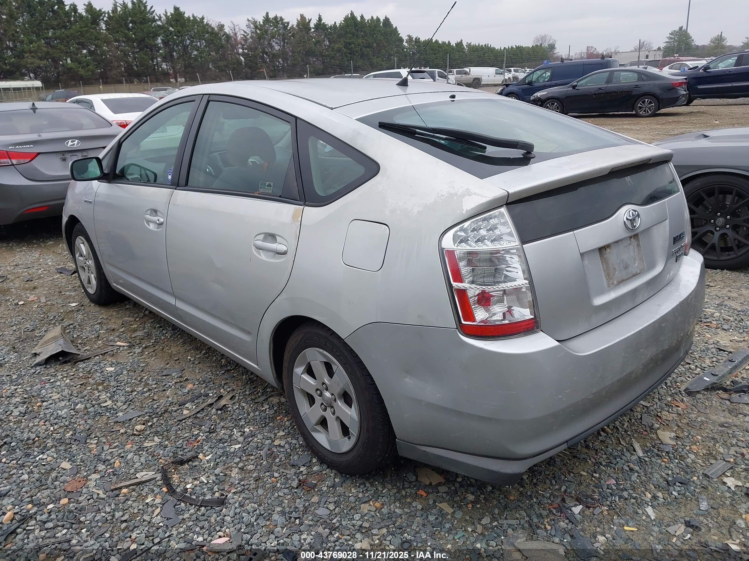 TOYOTA PRIUS image 3