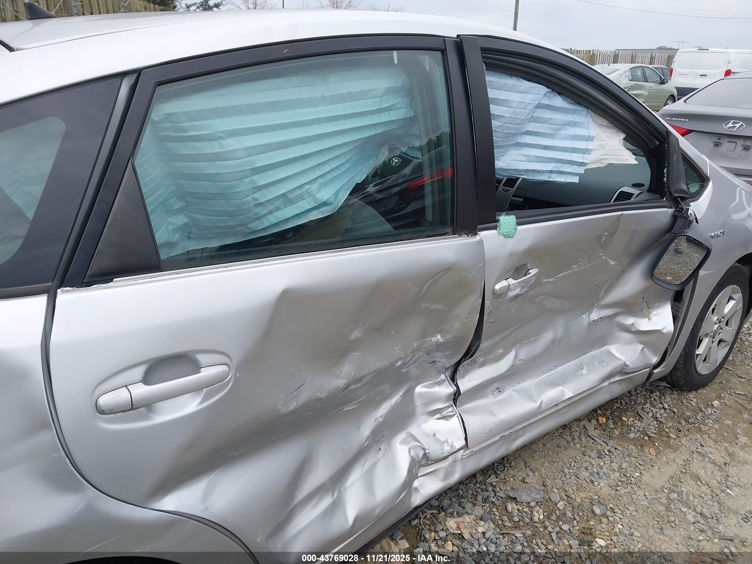 TOYOTA PRIUS image 6