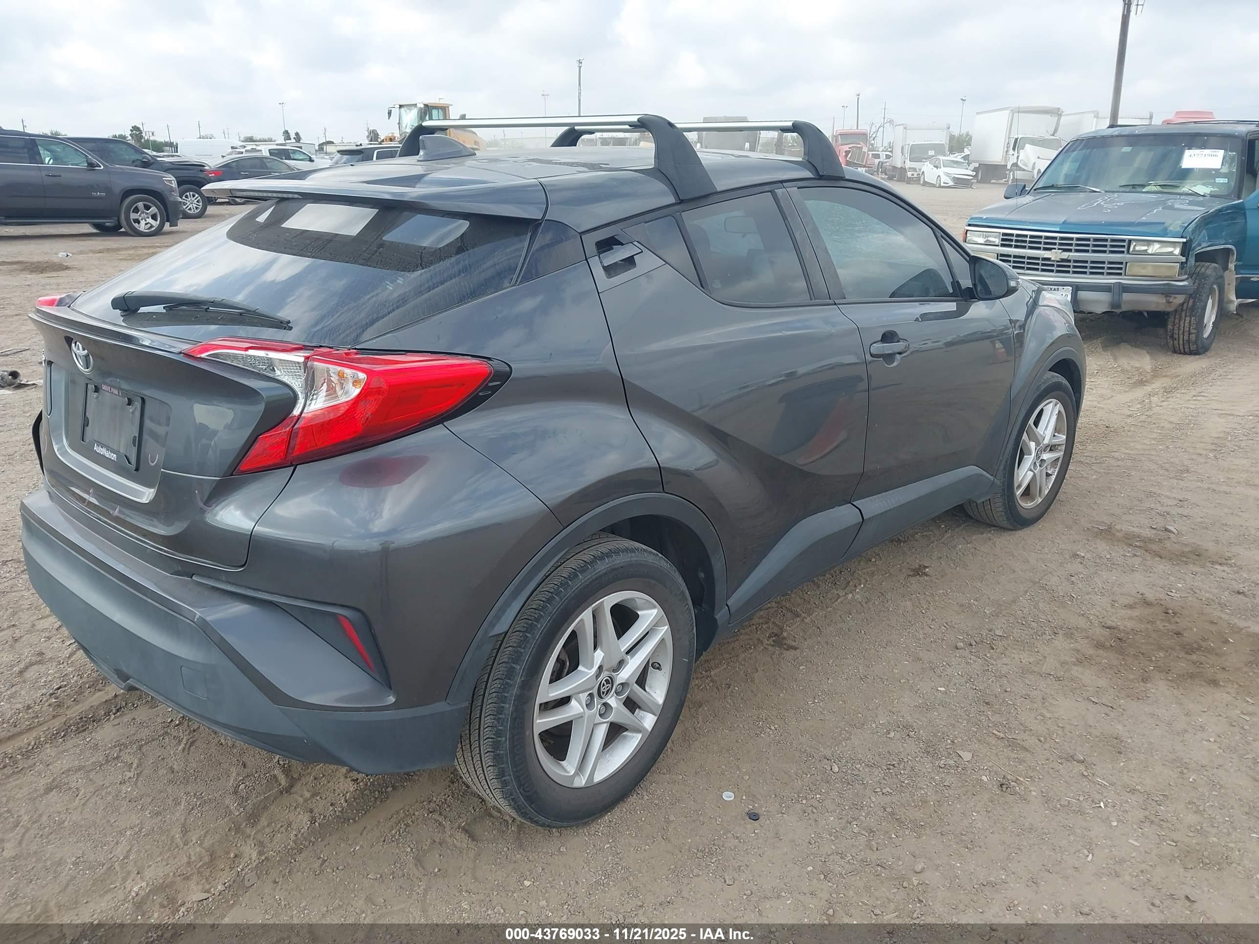 TOYOTA C-HR image 4