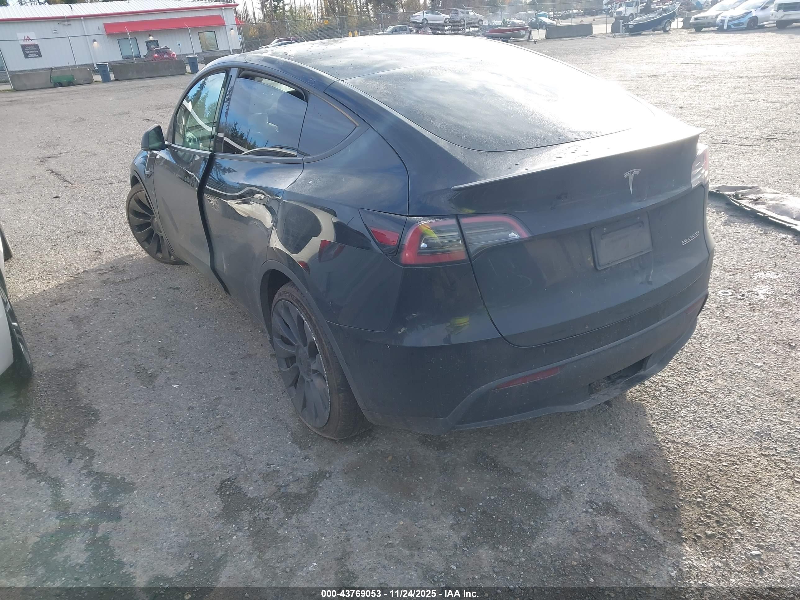 TESLA MODEL image 3