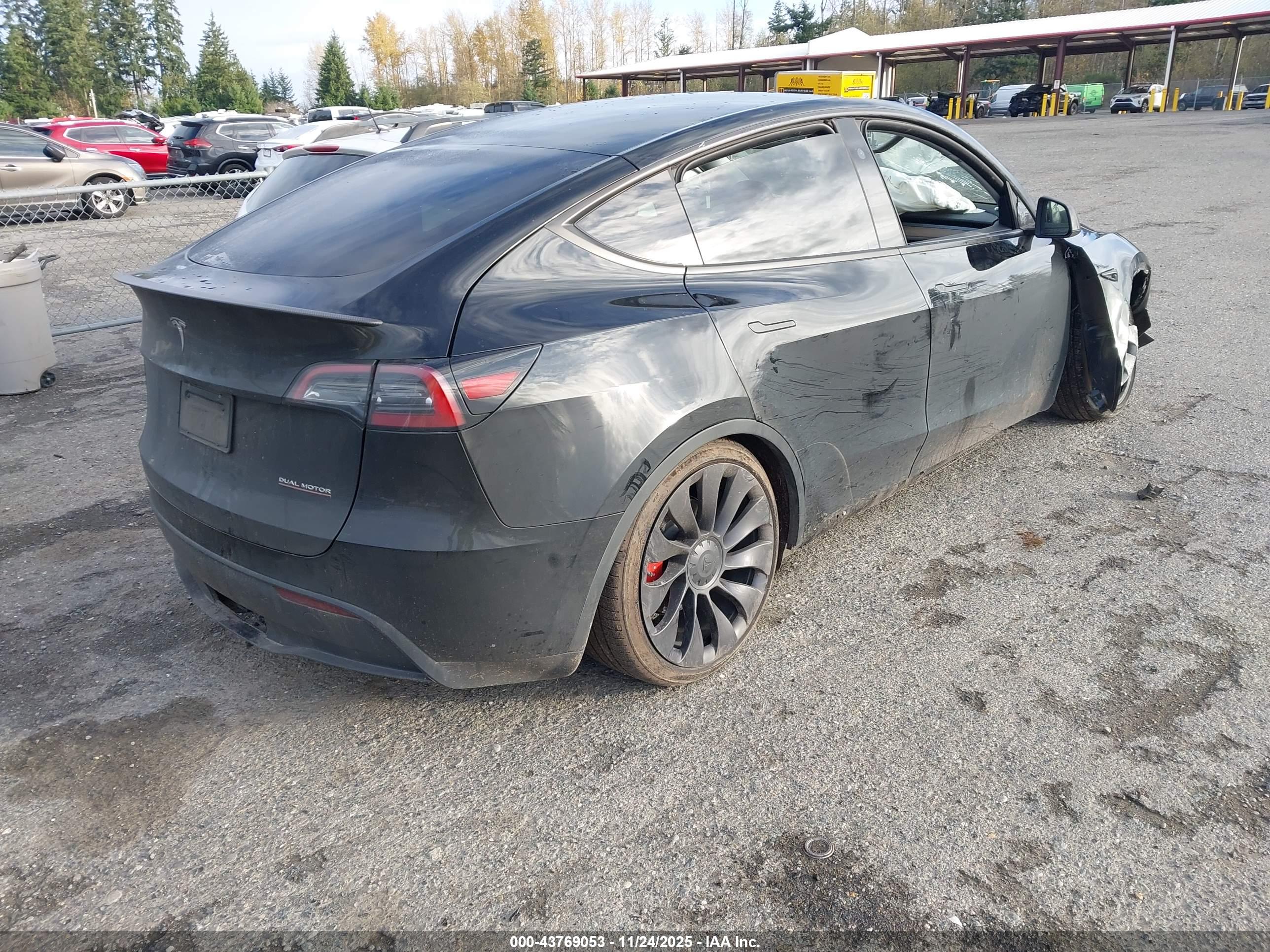 TESLA MODEL image 4